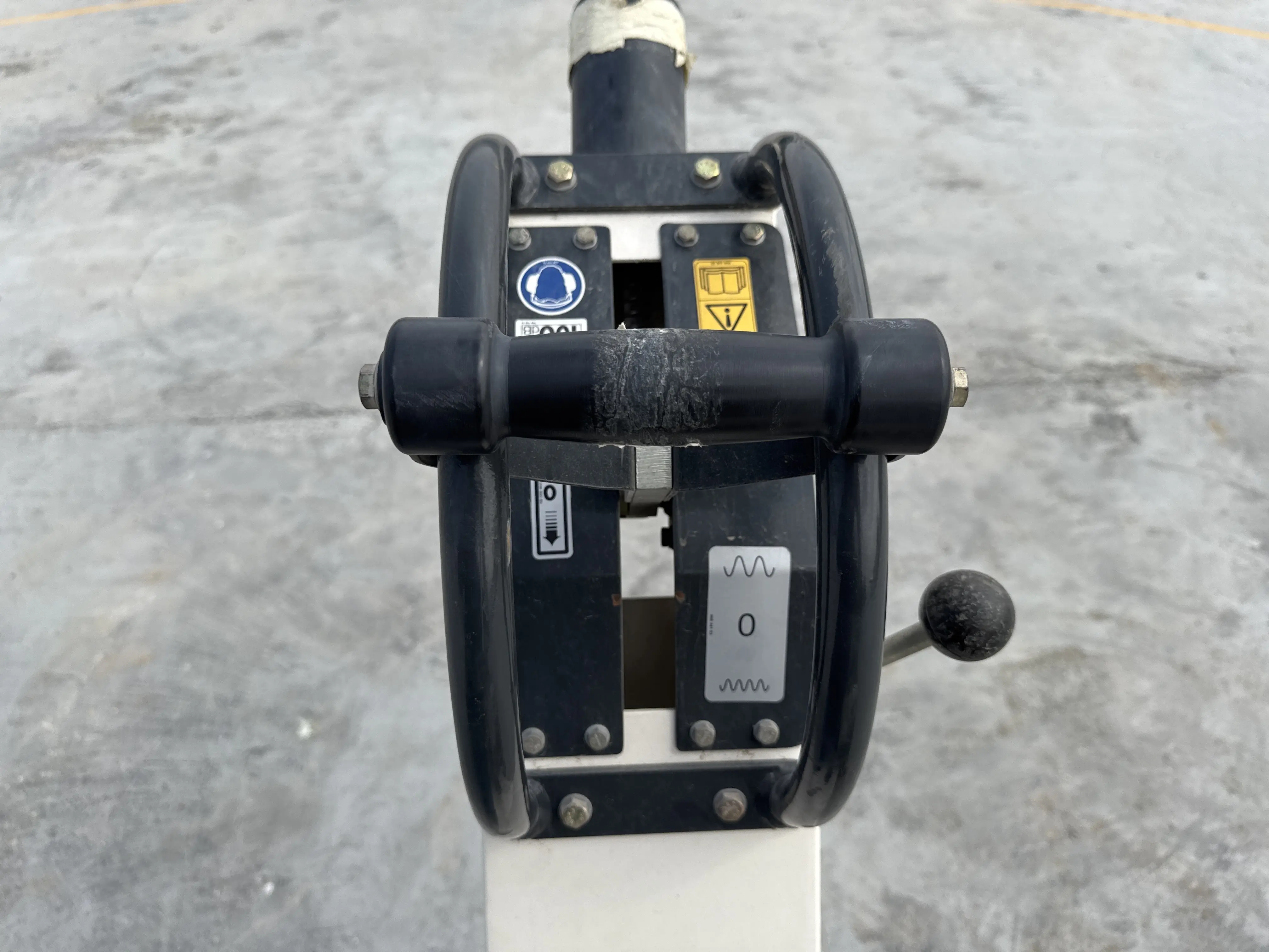 WBC-001-Dynapac-DTR75D-walk-behind-compactor-inspection-structure-steering-rod-handle-2