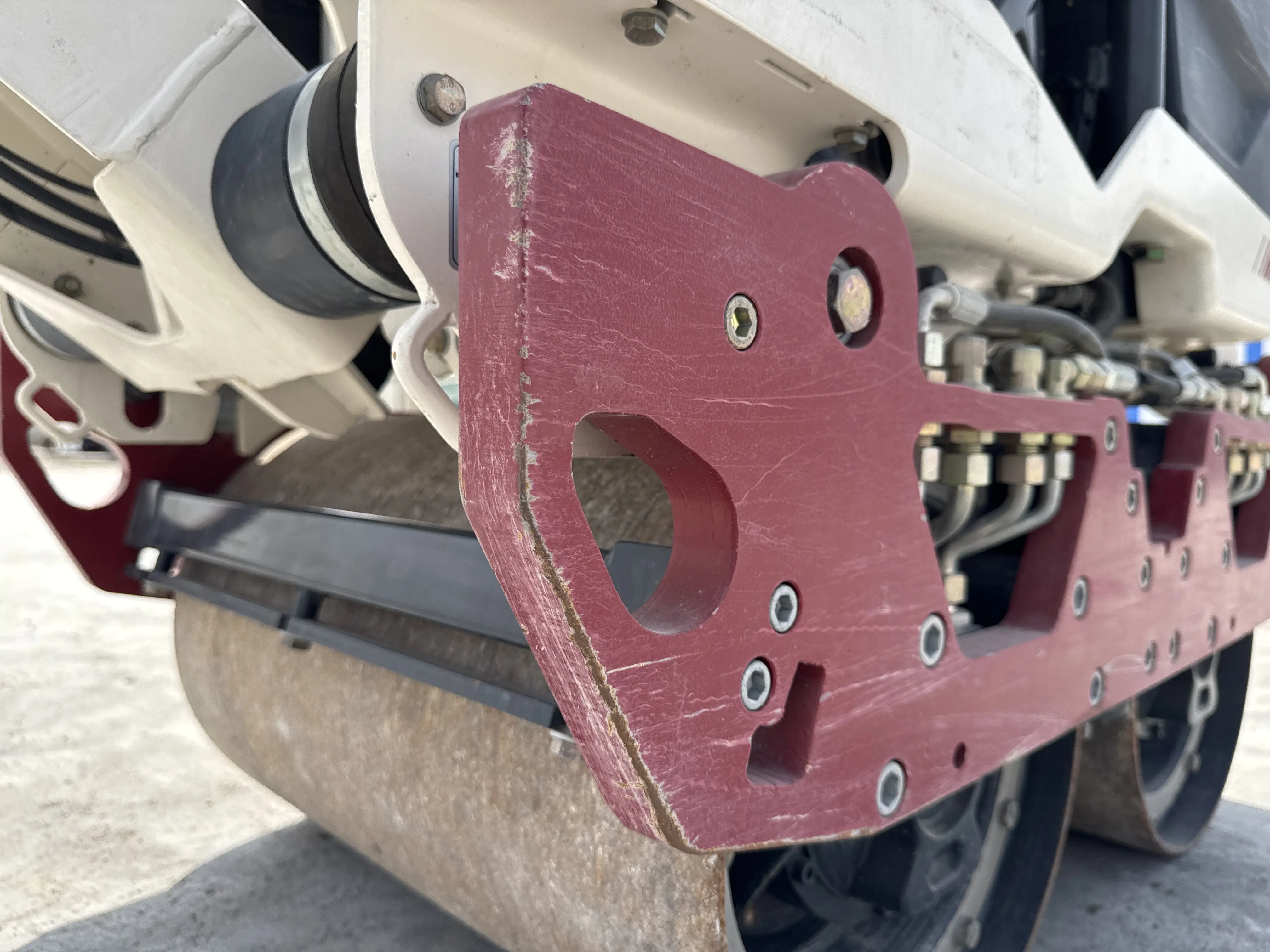 WBC-001-Dynapac-DTR75D-walk-behind-compactor-inspection-structure-right-hand-side-plate-1
