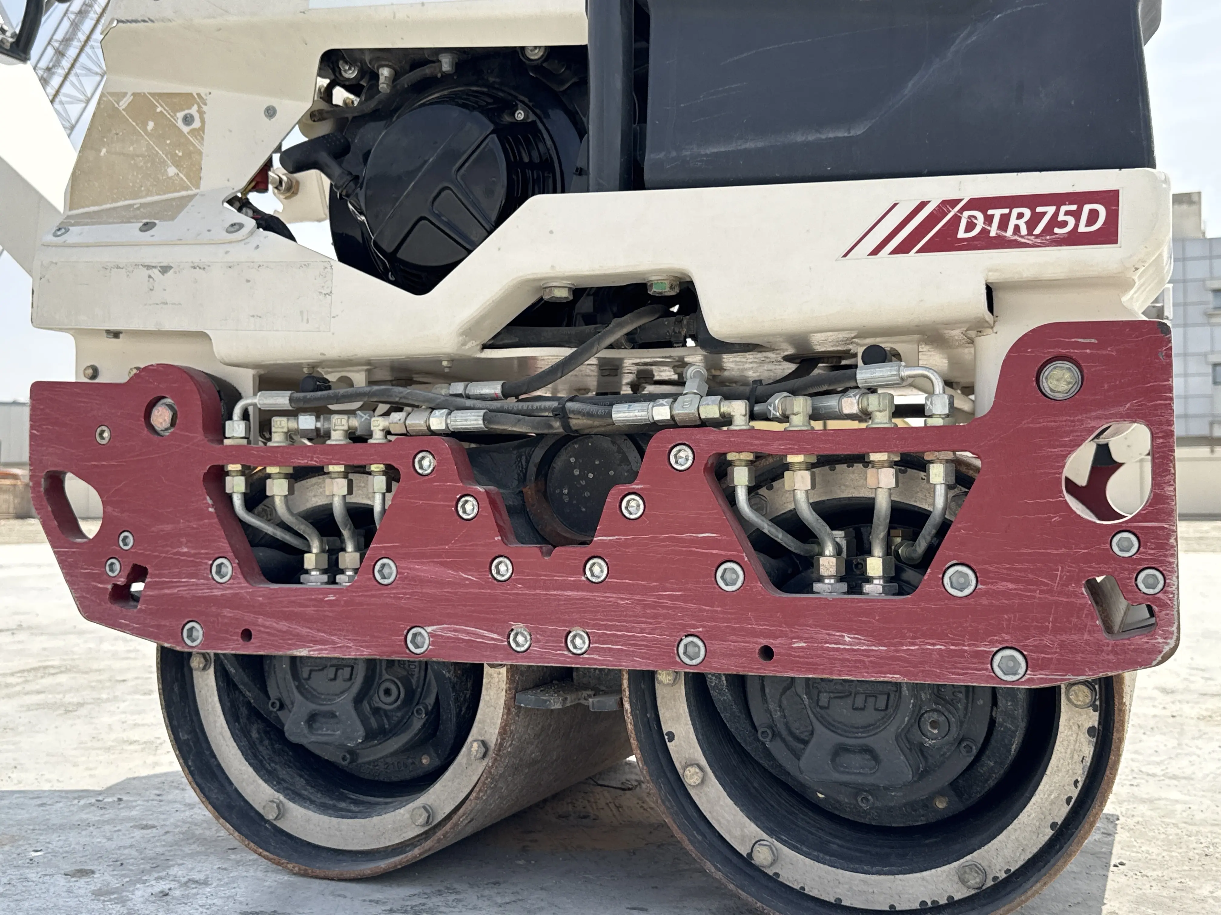 WBC-001-Dynapac-DTR75D-walk-behind-compactor-inspection-structure-right-hand-side-plate-2