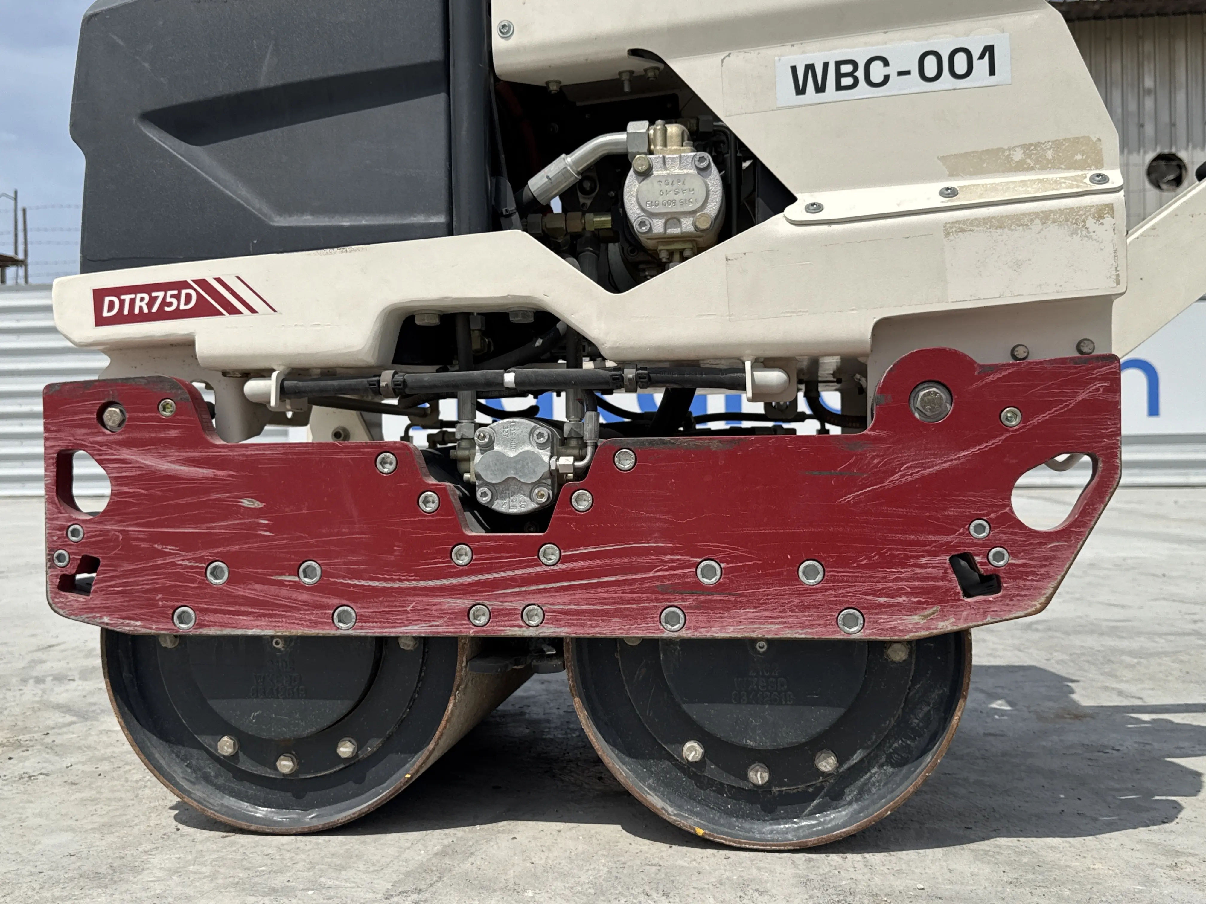 WBC-001-Dynapac-DTR75D-walk-behind-compactor-inspection-structure-left-hand-side-plate-1