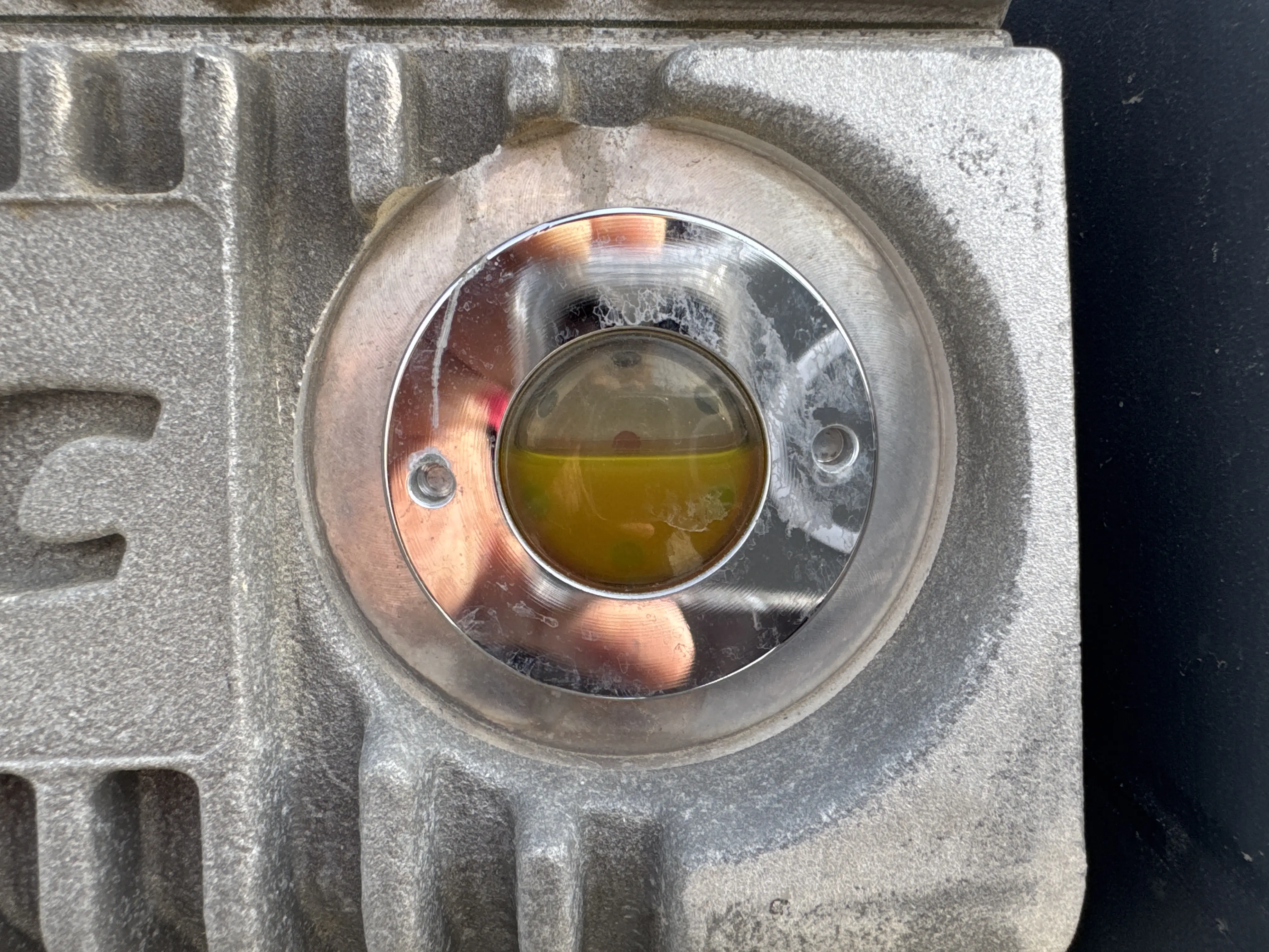 WBC-001-Dynapac-DTR75D-walk-behind-compactor-inspection-hydraulics-hydraulic-tank-1