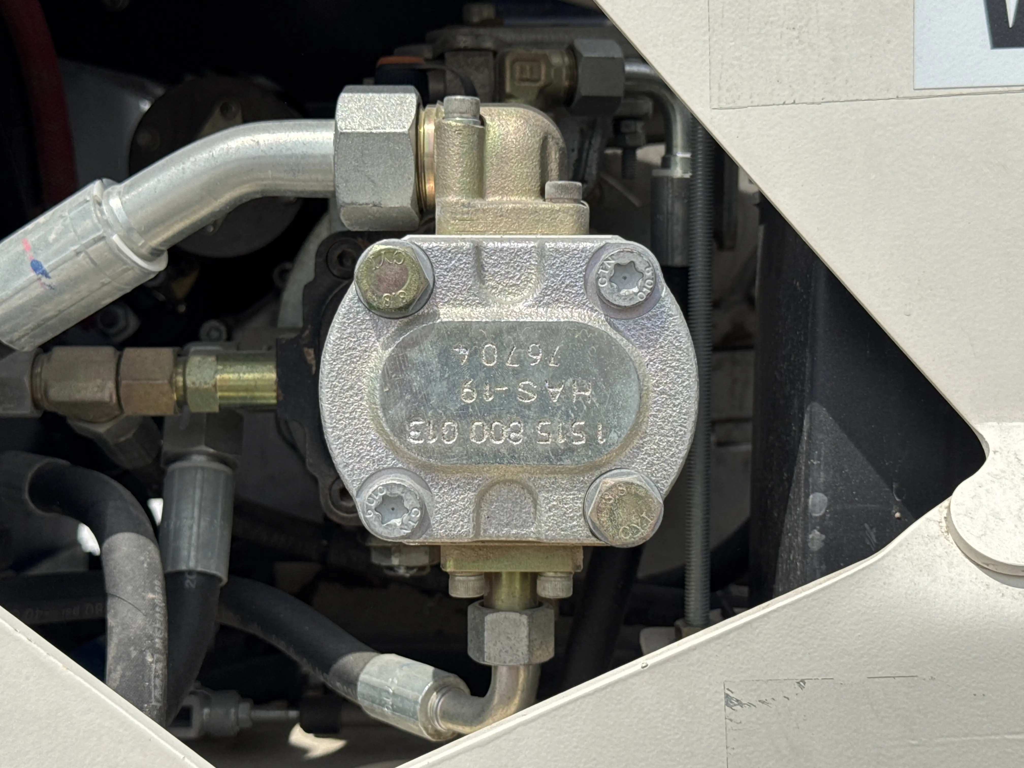 WBC-001-Dynapac-DTR75D-walk-behind-compactor-inspection-hydraulics-hydraulic-pump-2