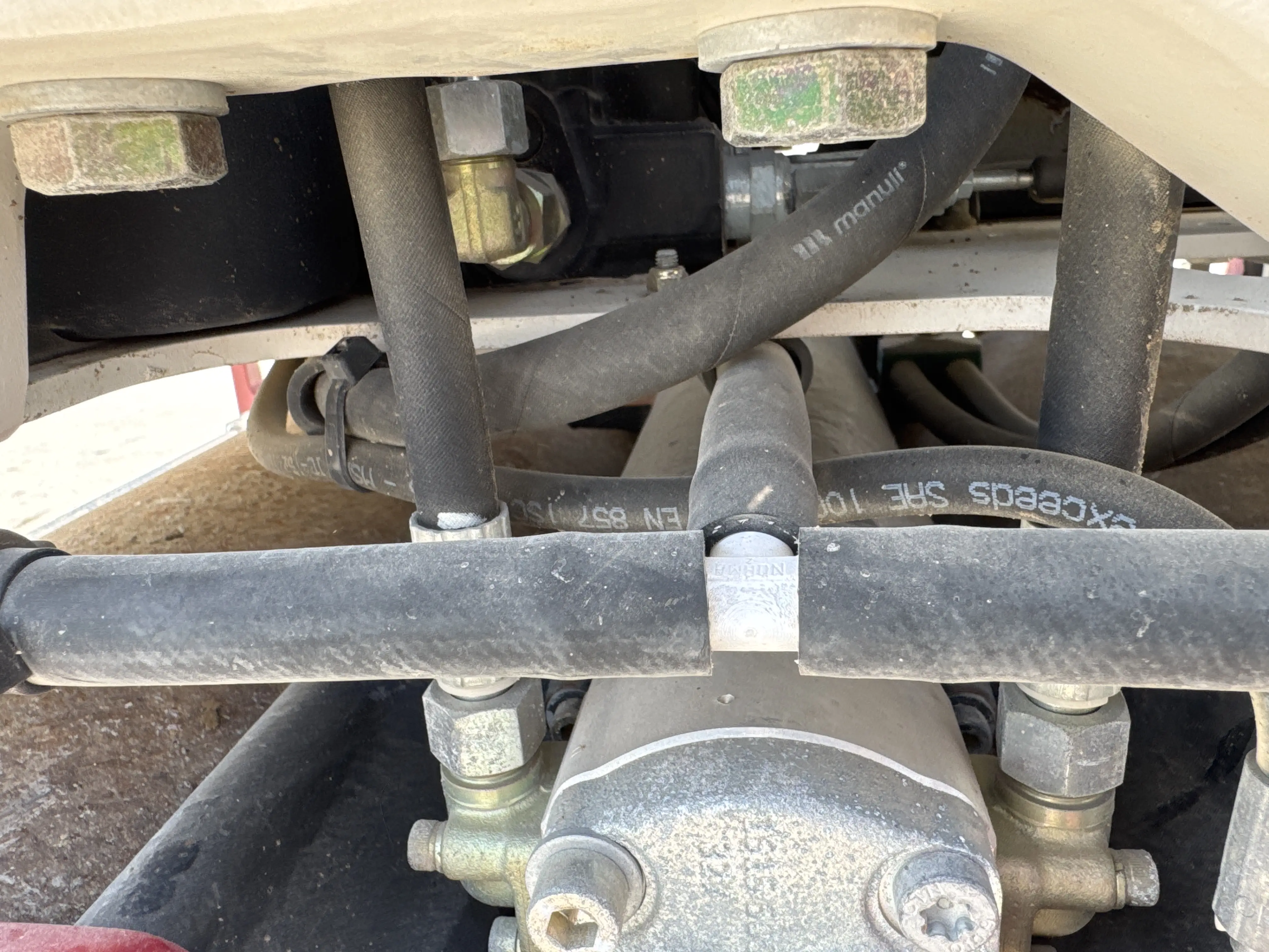 WBC-001-Dynapac-DTR75D-walk-behind-compactor-inspection-hydraulics-hydraulic-hoses-and-lines-1