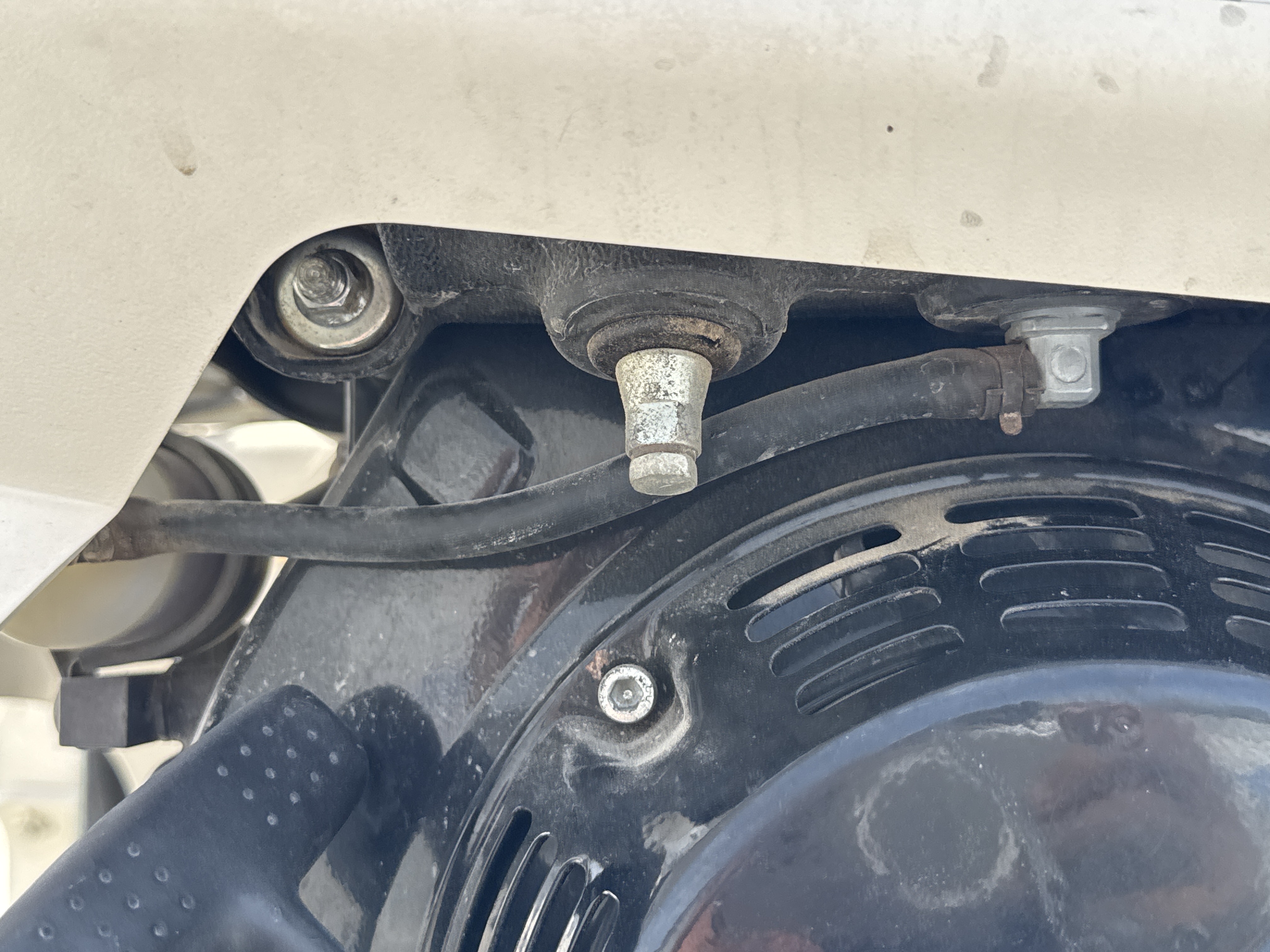 WBC-001-Dynapac-DTR75D-walk-behind-compactor-inspection-engine-fuel-leaks-4