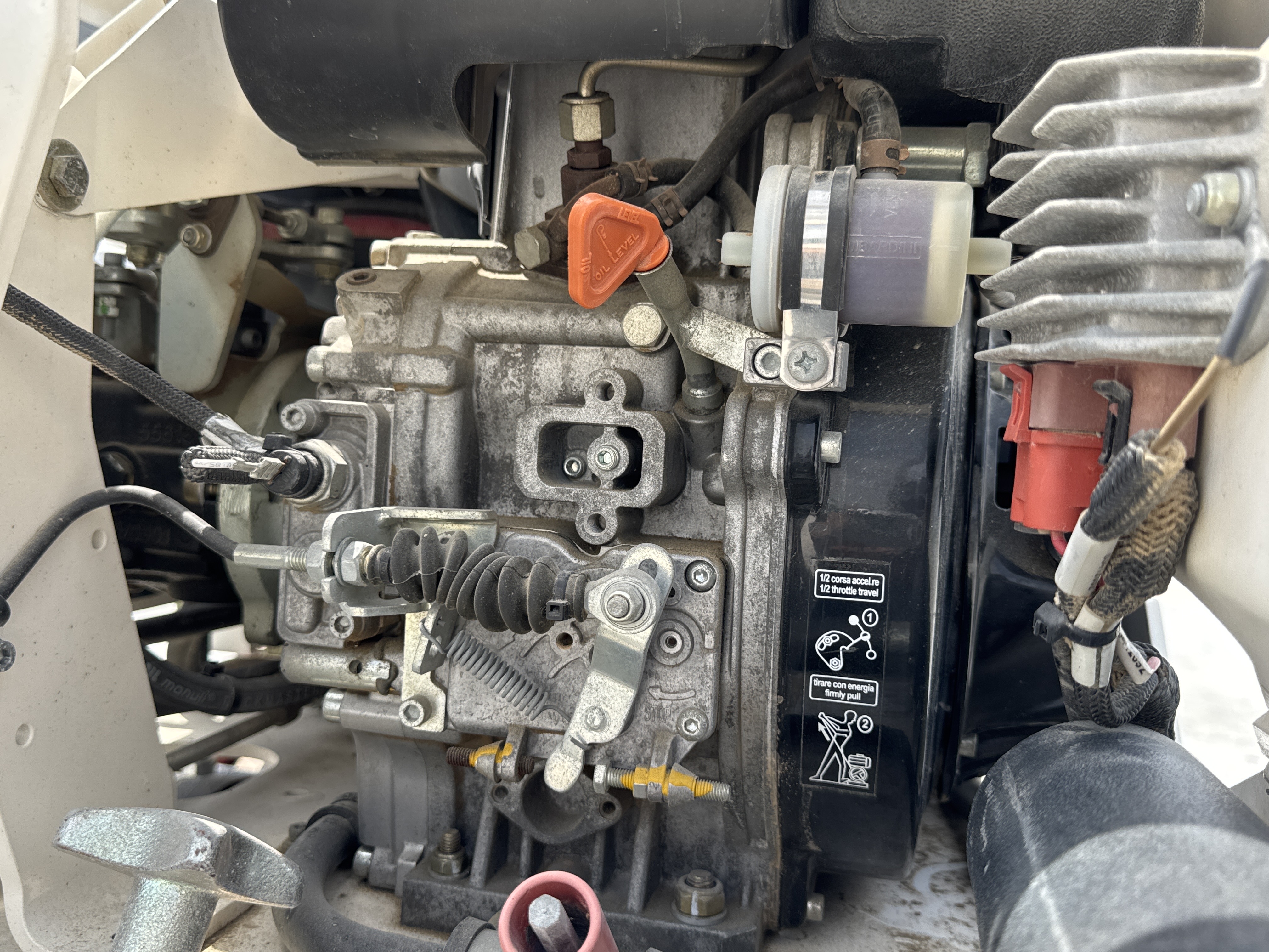WBC-001-Dynapac-DTR75D-walk-behind-compactor-inspection-engine-engine-oil-leaks-2