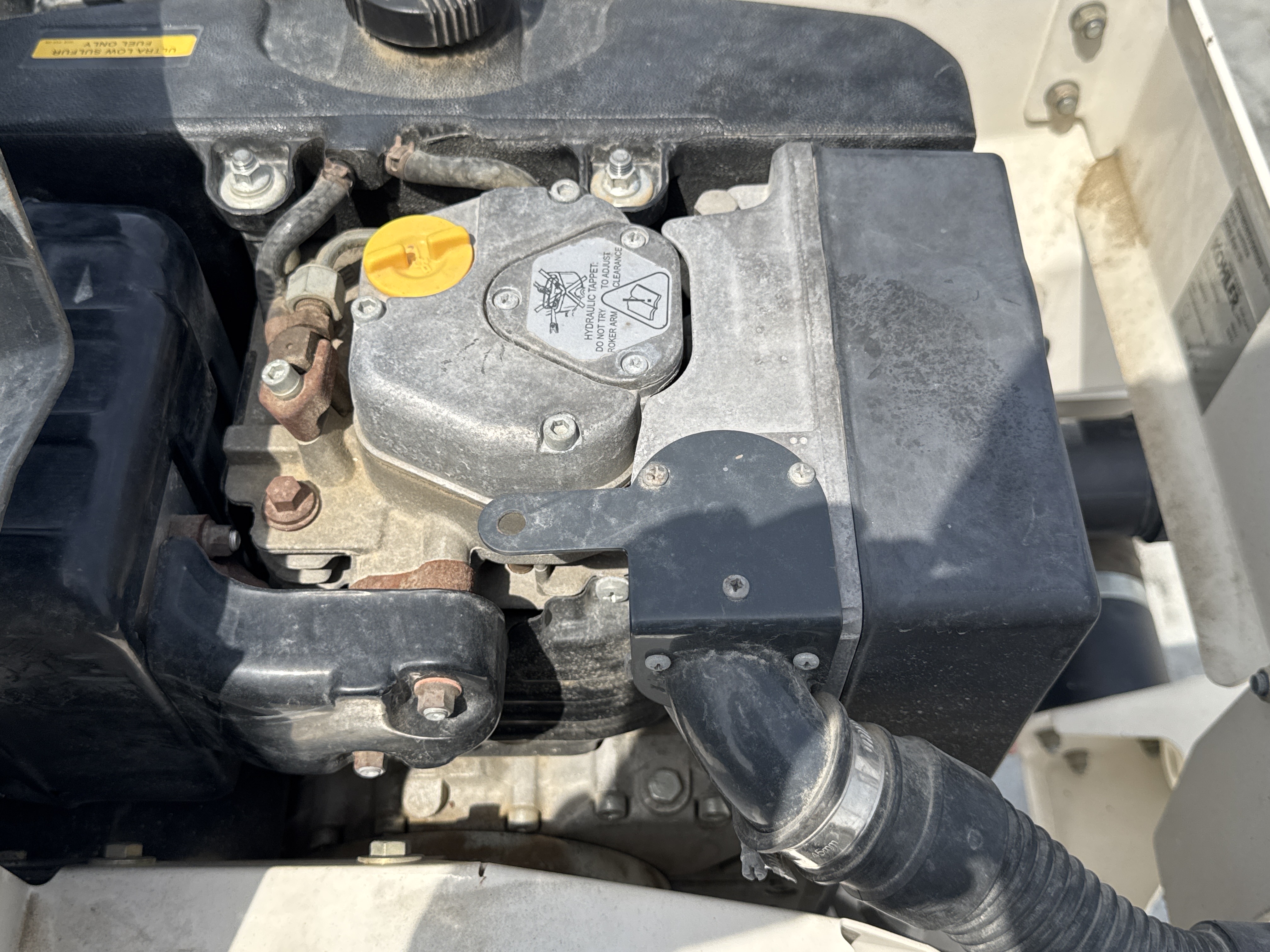 WBC-001-Dynapac-DTR75D-walk-behind-compactor-inspection-engine-engine-oil-leaks-3