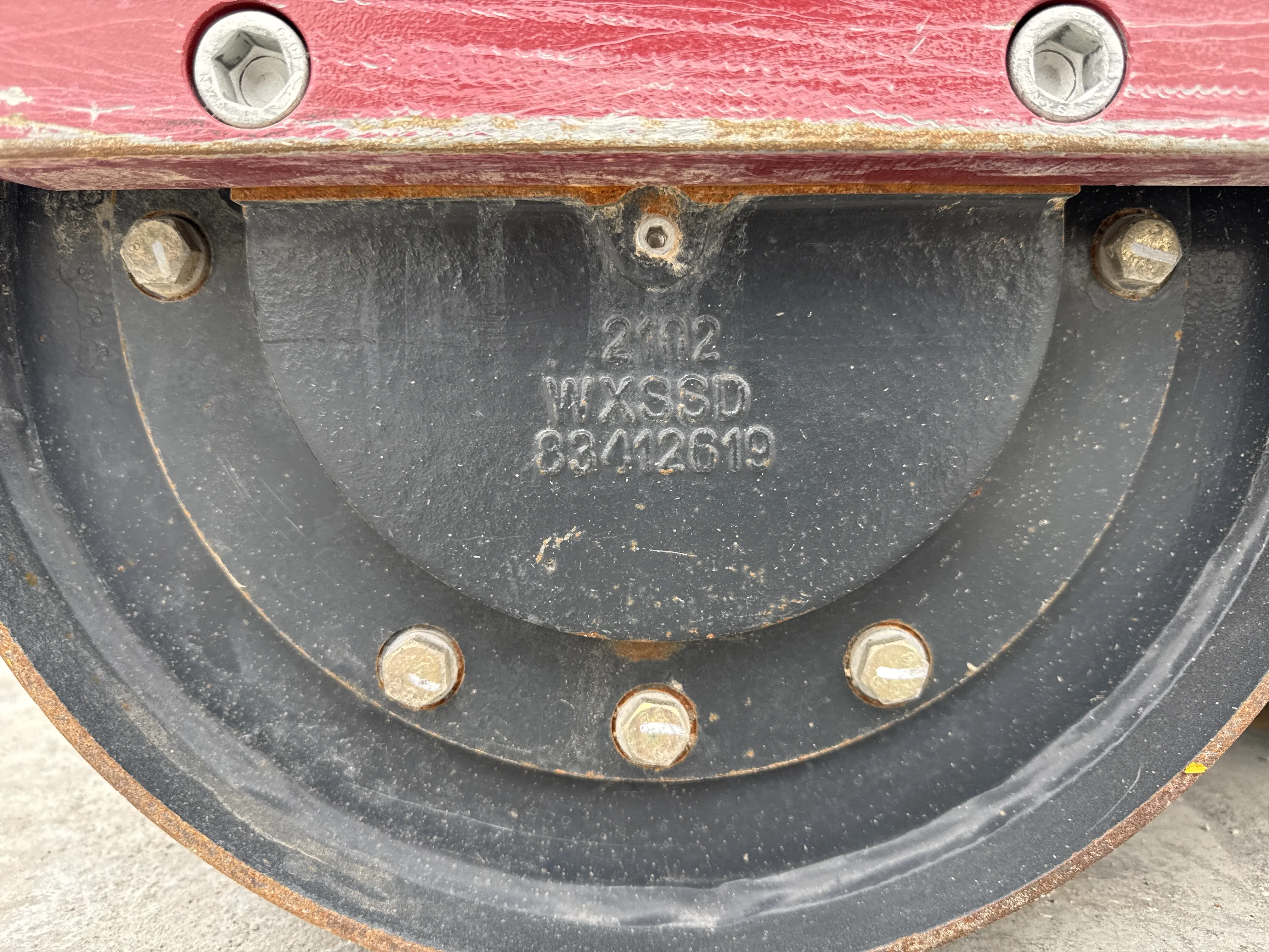 WBC-001-Dynapac-DTR75D-walk-behind-compactor-inspection-chassis-front-drum-bearing-housing
