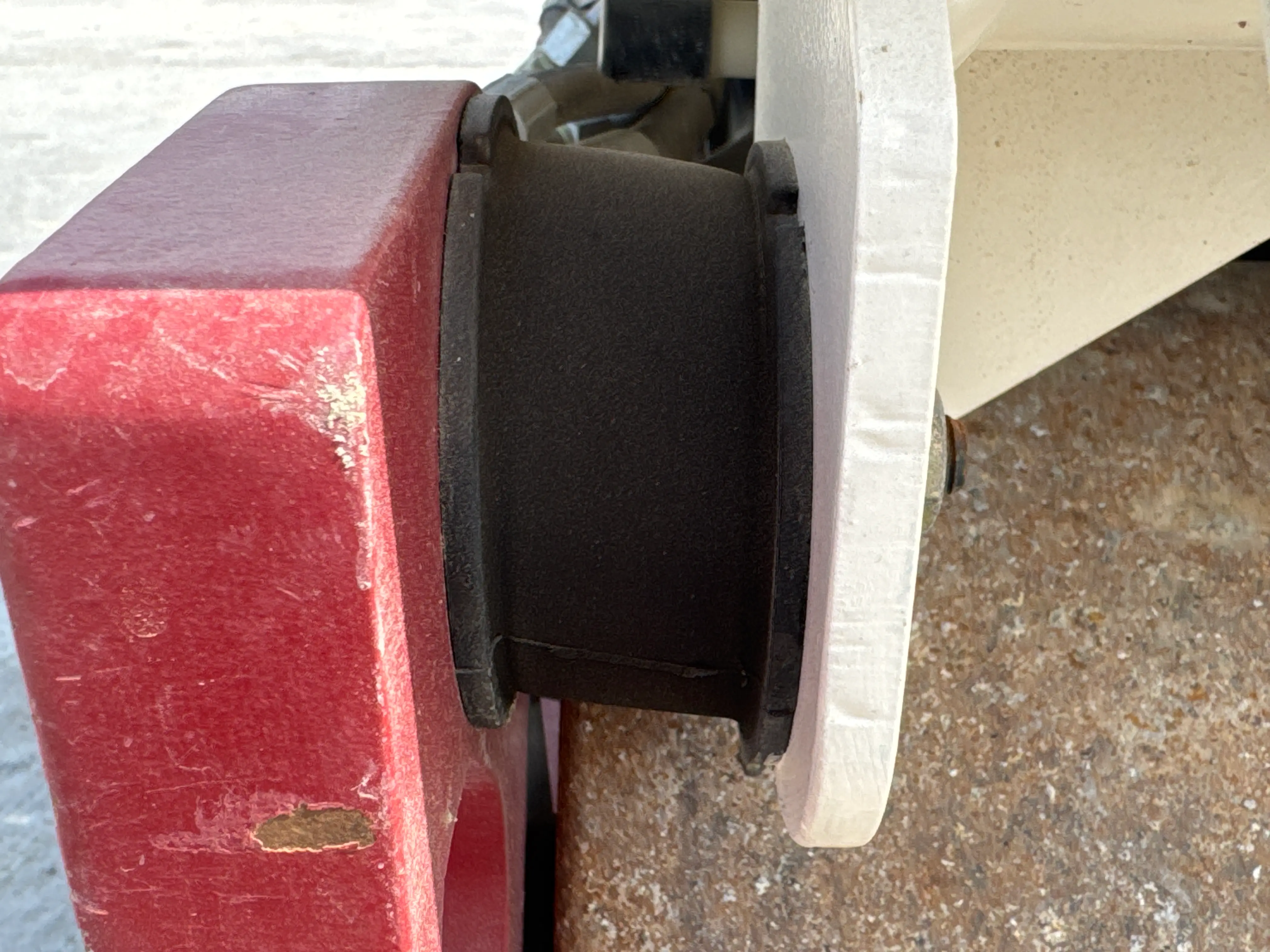 WBC-001-Dynapac-DTR75D-walk-behind-compactor-inspection-front-isolation-buffer-1