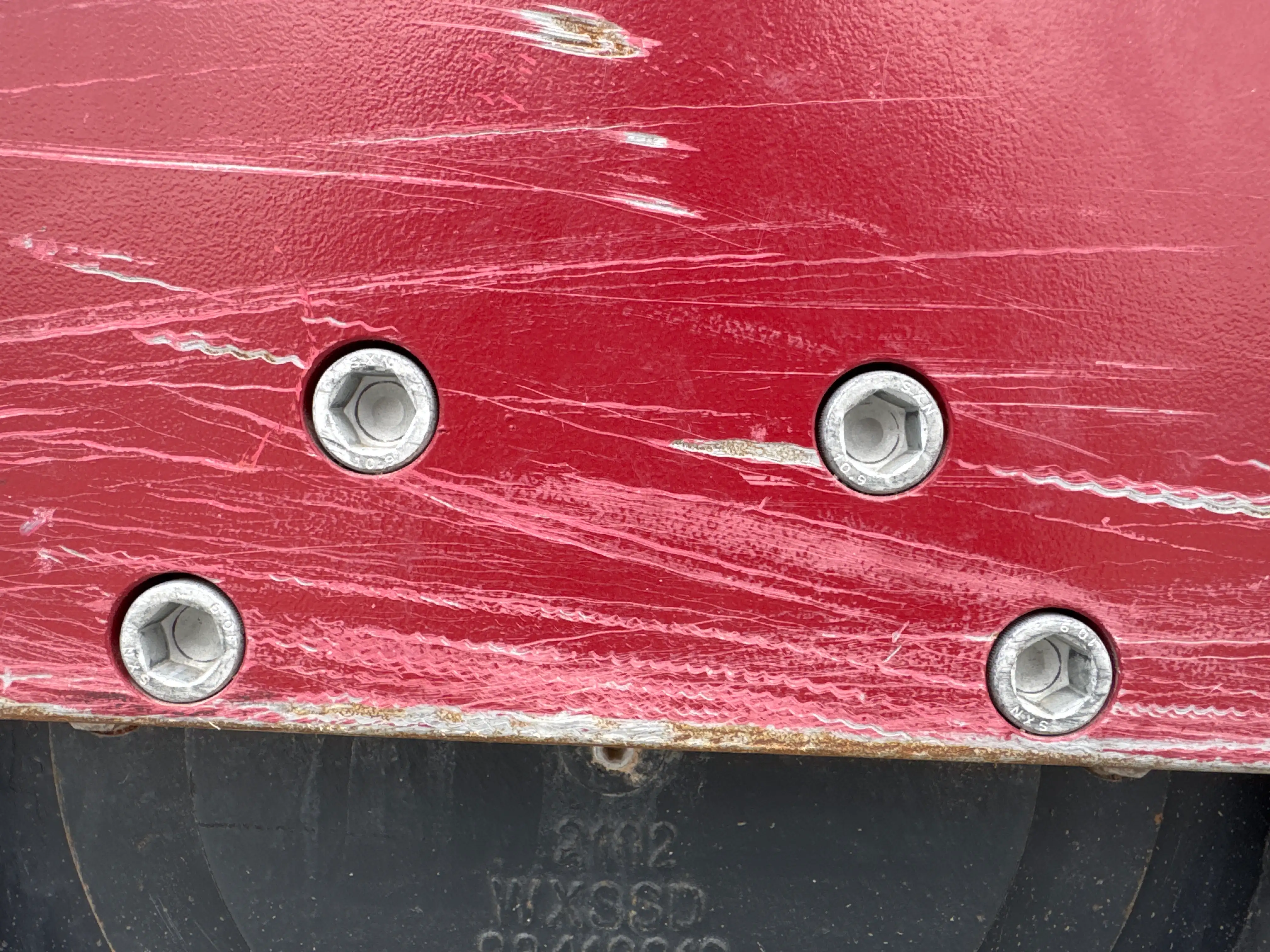 WBC-001-Dynapac-DTR75D-walk-behind-compactor-inspection-front-drum-mounting-bolts-1