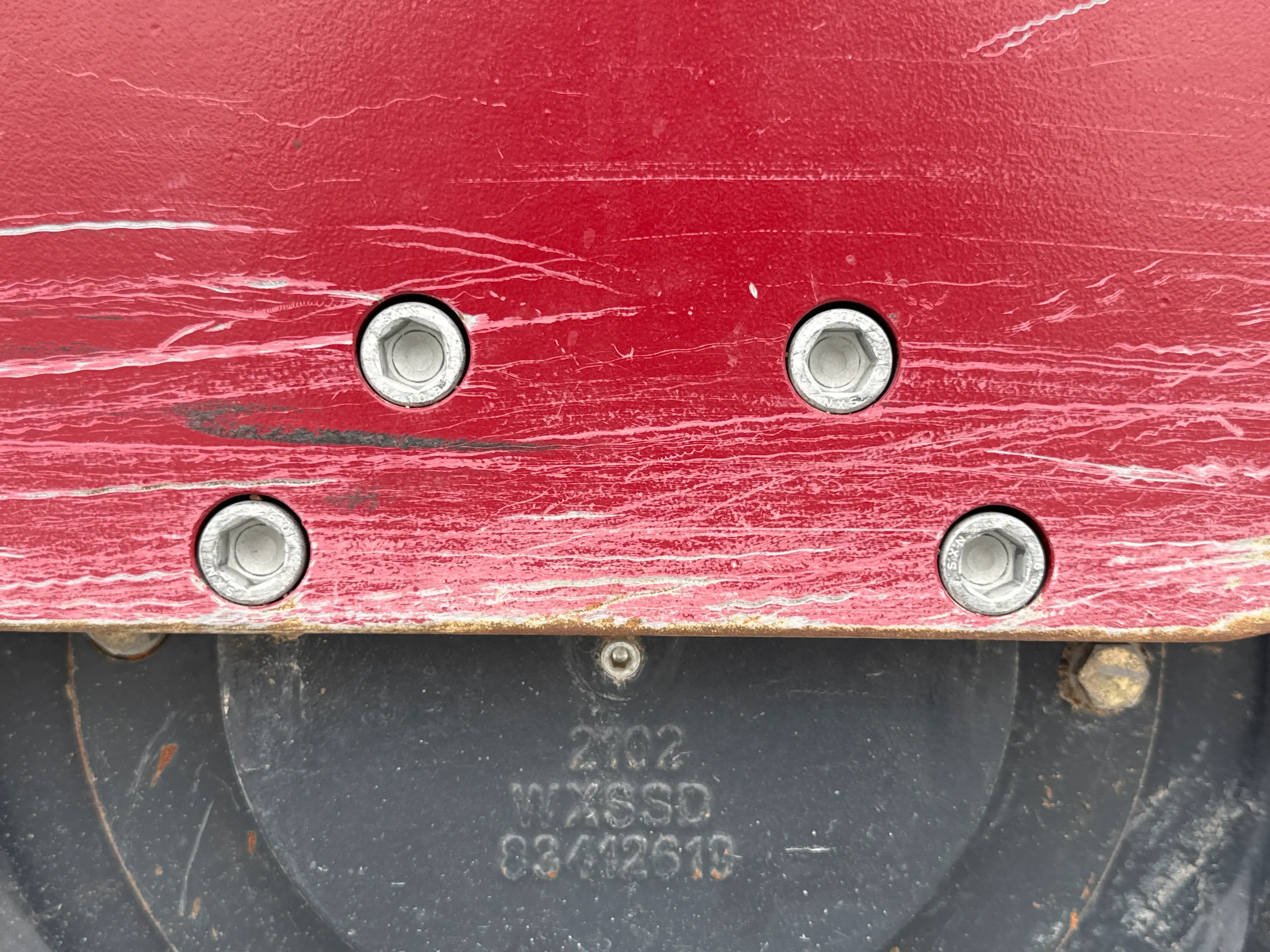 WBC-001-Dynapac-DTR75D-walk-behind-compactor-inspection-rear-drum-mounting-bolts-1