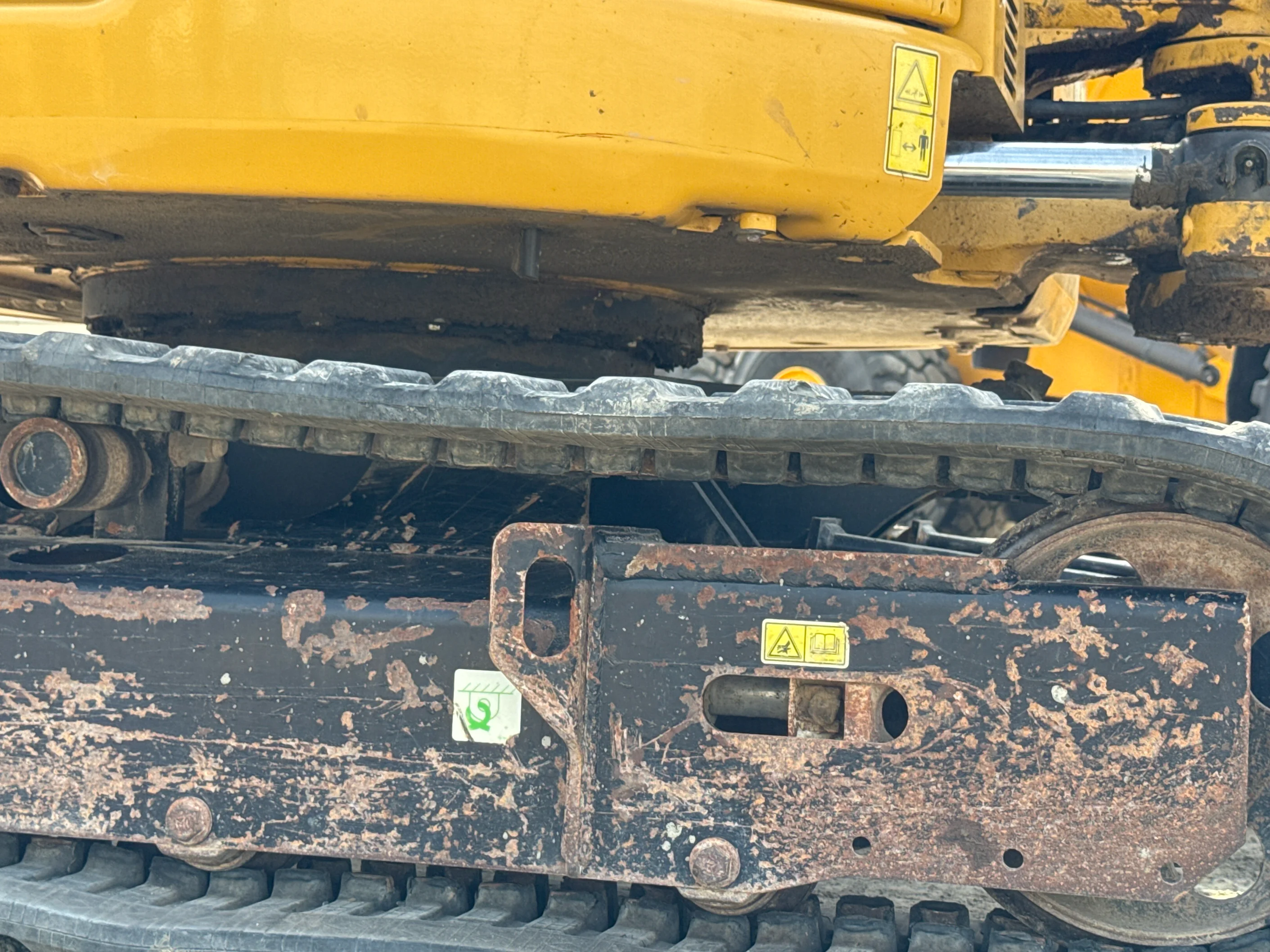 MNX-004-Cat-303E-mini-excavator-inspection-undercarriage-right-track-tensioner