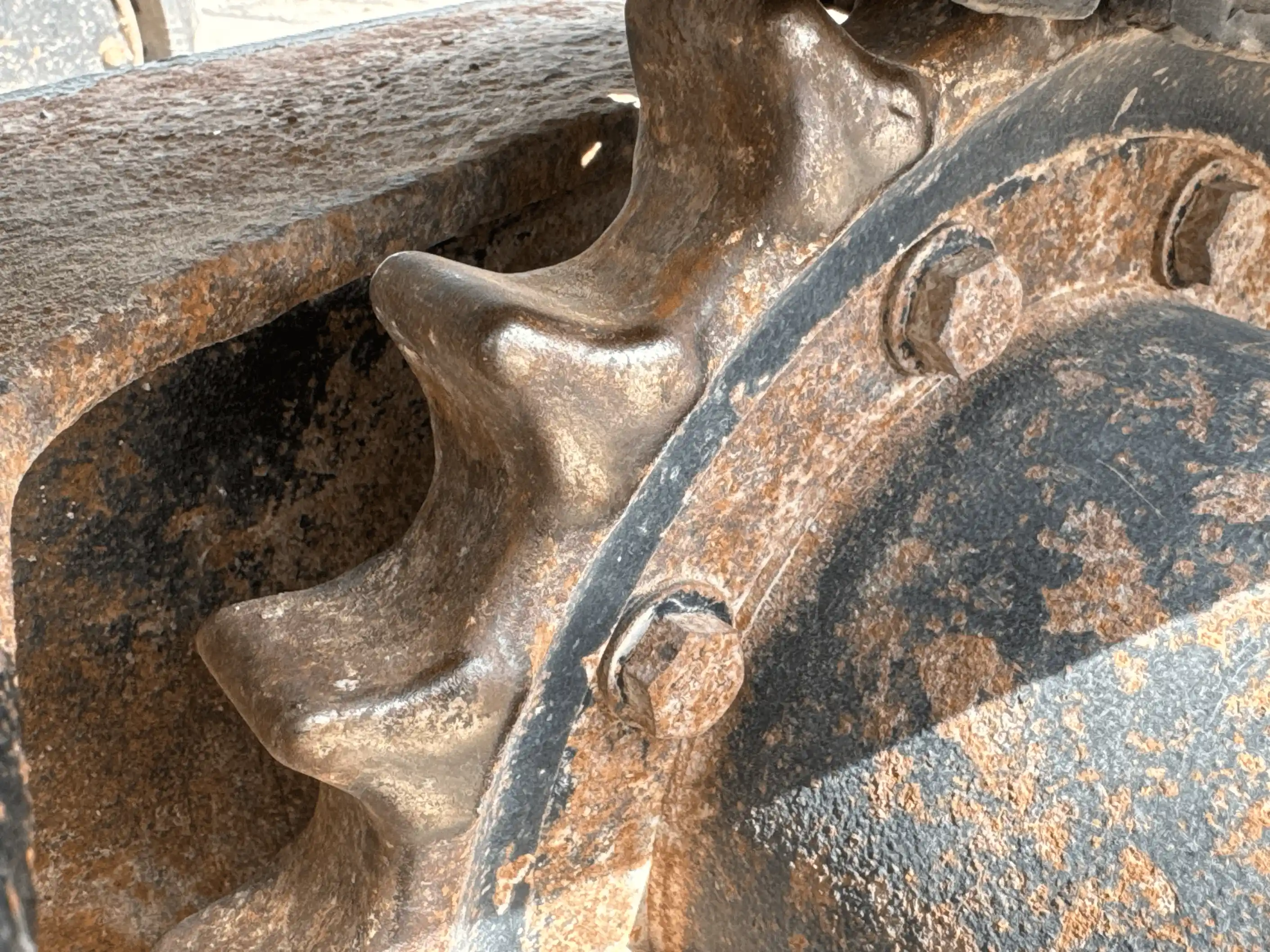 MNX-004-Cat-303E-mini-excavator-inspection-undercarriage-left-sprocket-1