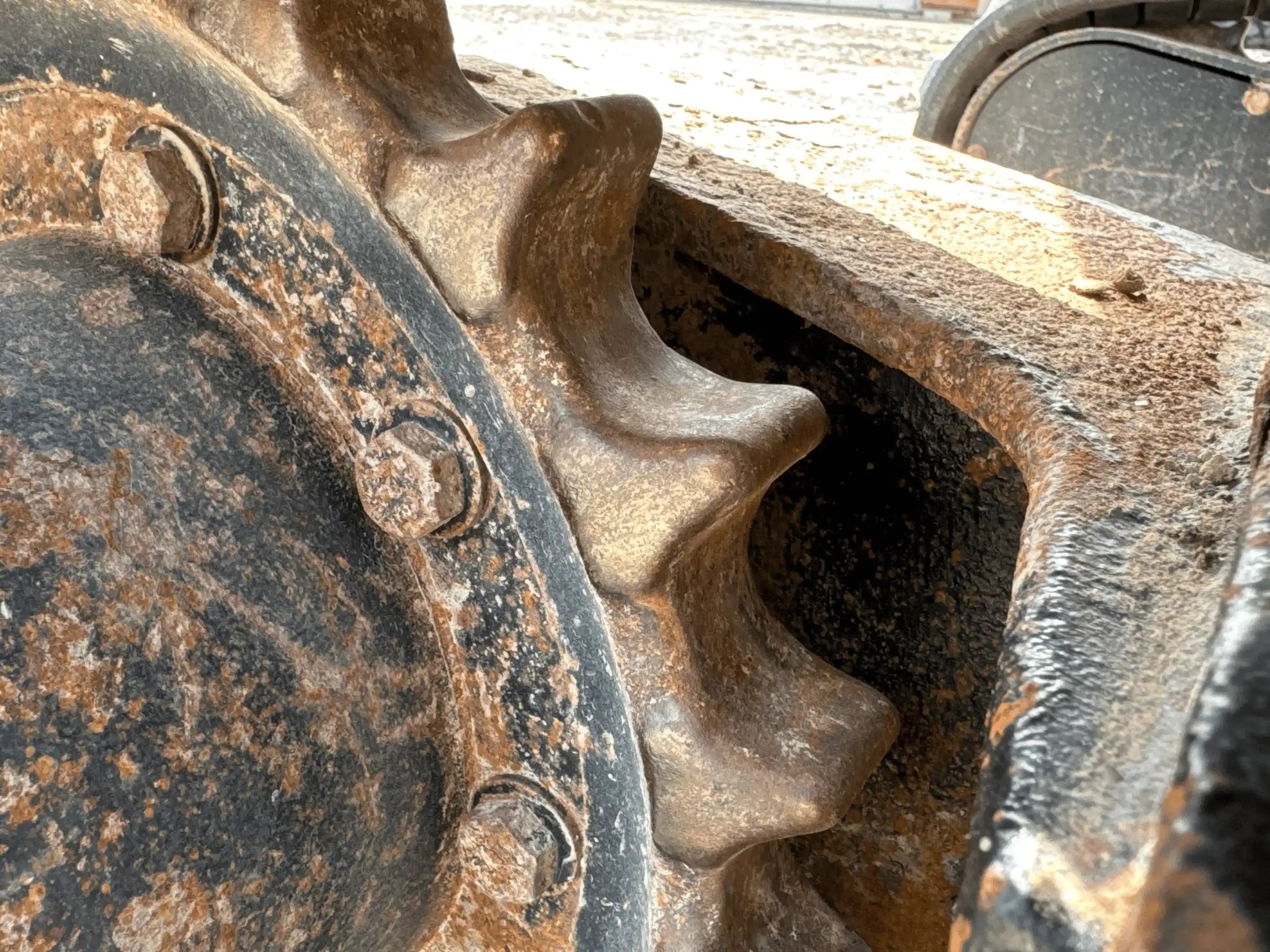 MNX-004-Cat-303E-mini-excavator-inspection-undercarriage-right-sprocket-1