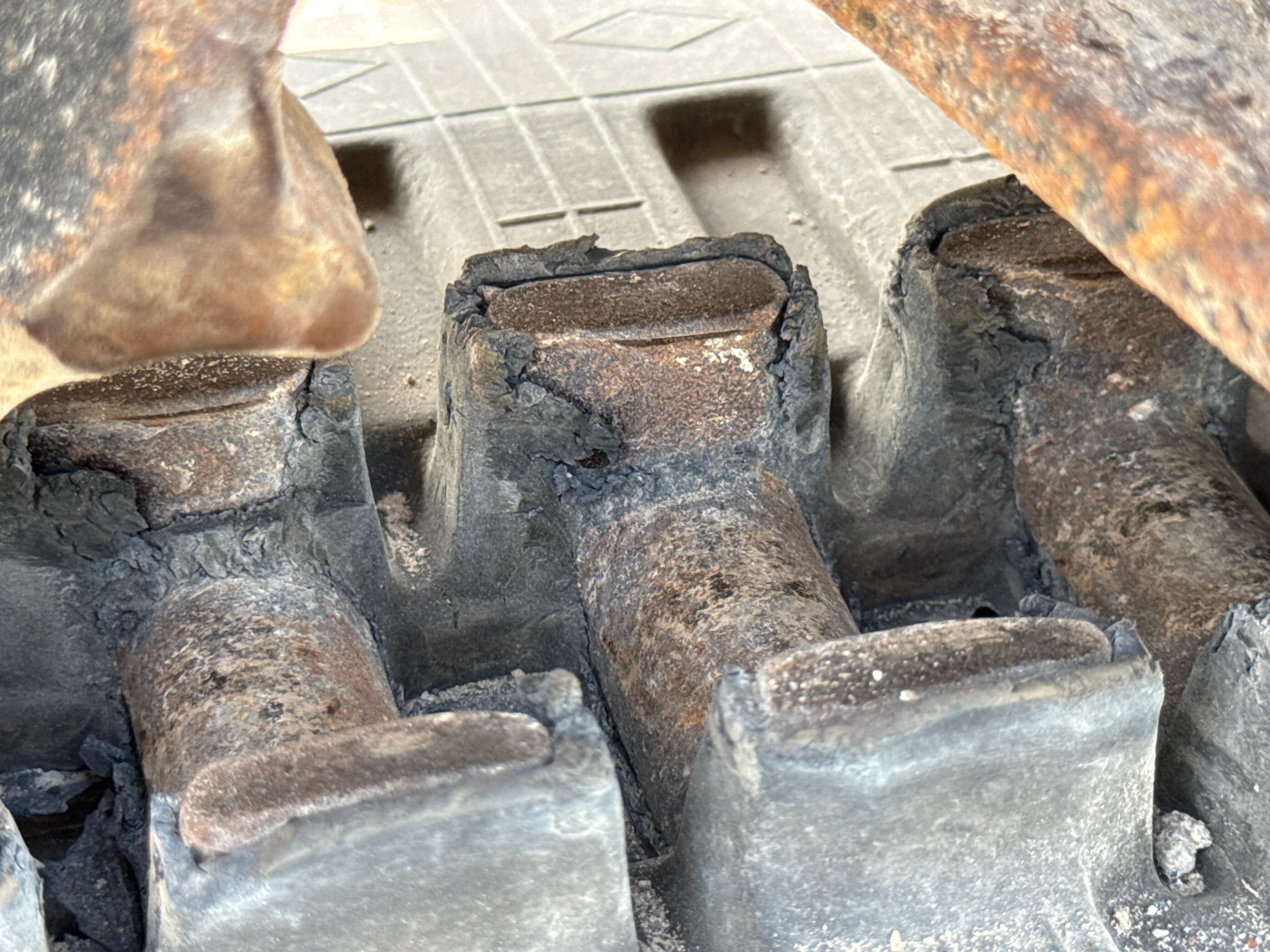 MNX-004-Cat-303E-mini-excavator-inspection-undercarriage-right-track-chain-2