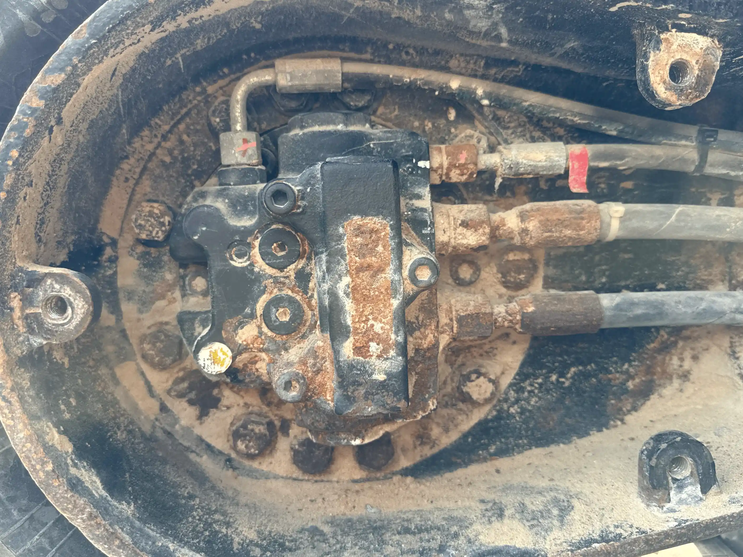 MNX-004-Cat-303E-mini-excavator-inspection-undercarriage-final-drives-1
