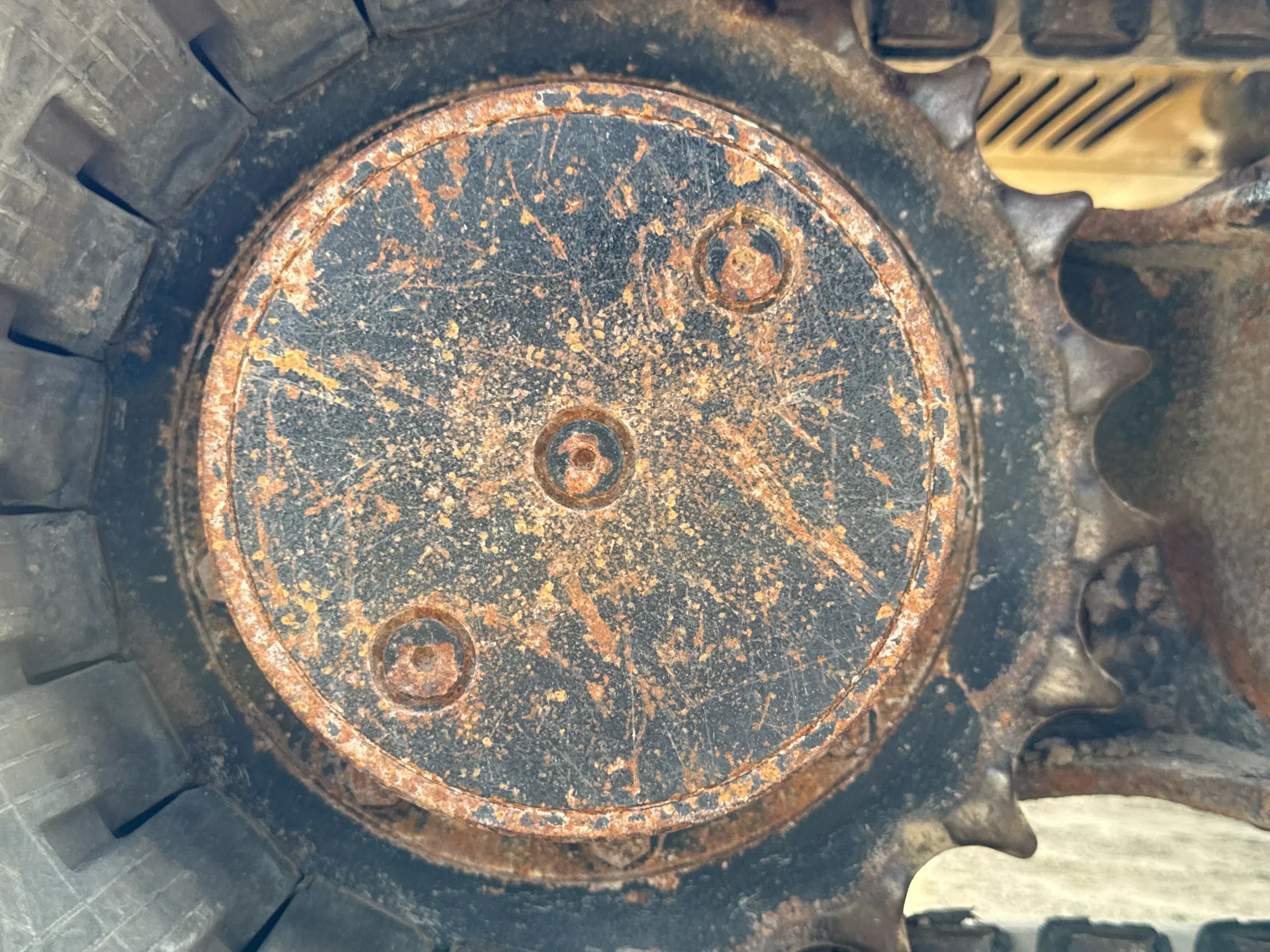 MNX-004-Cat-303E-mini-excavator-inspection-undercarriage-final-drives-2