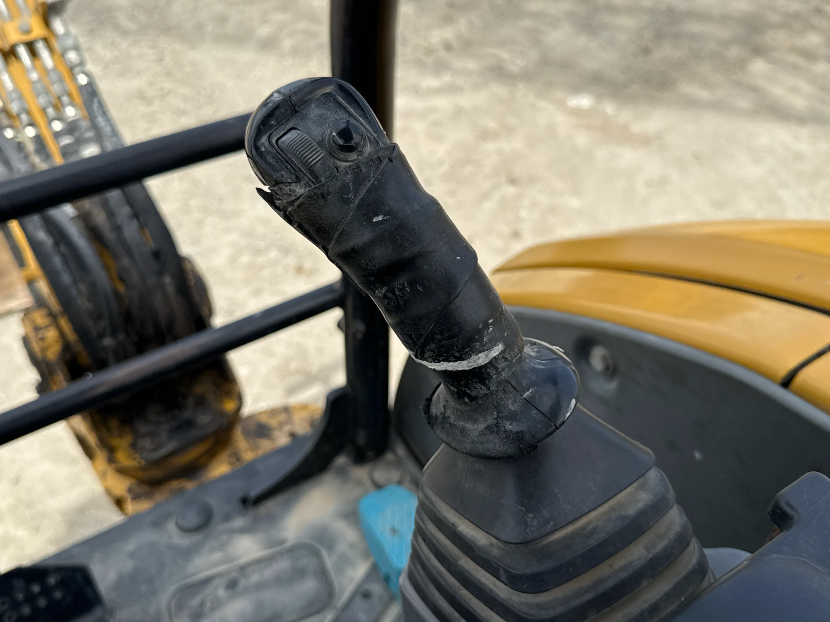 MNX-004-Cat-303E-mini-excavator-inspection-cabin-joysticks-2