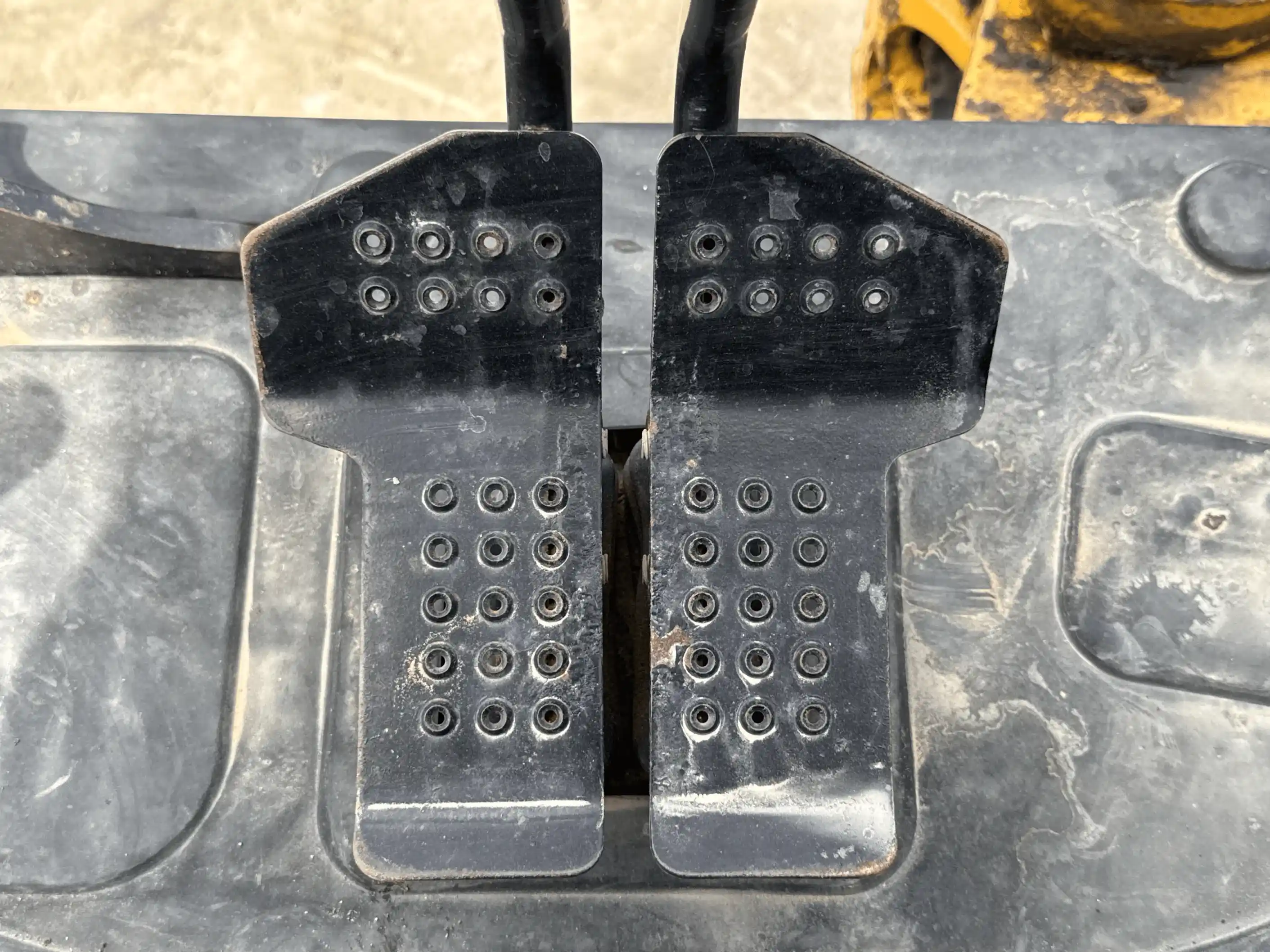 MNX-004-Cat-303E-mini-excavator-inspection-cabin-pedals
