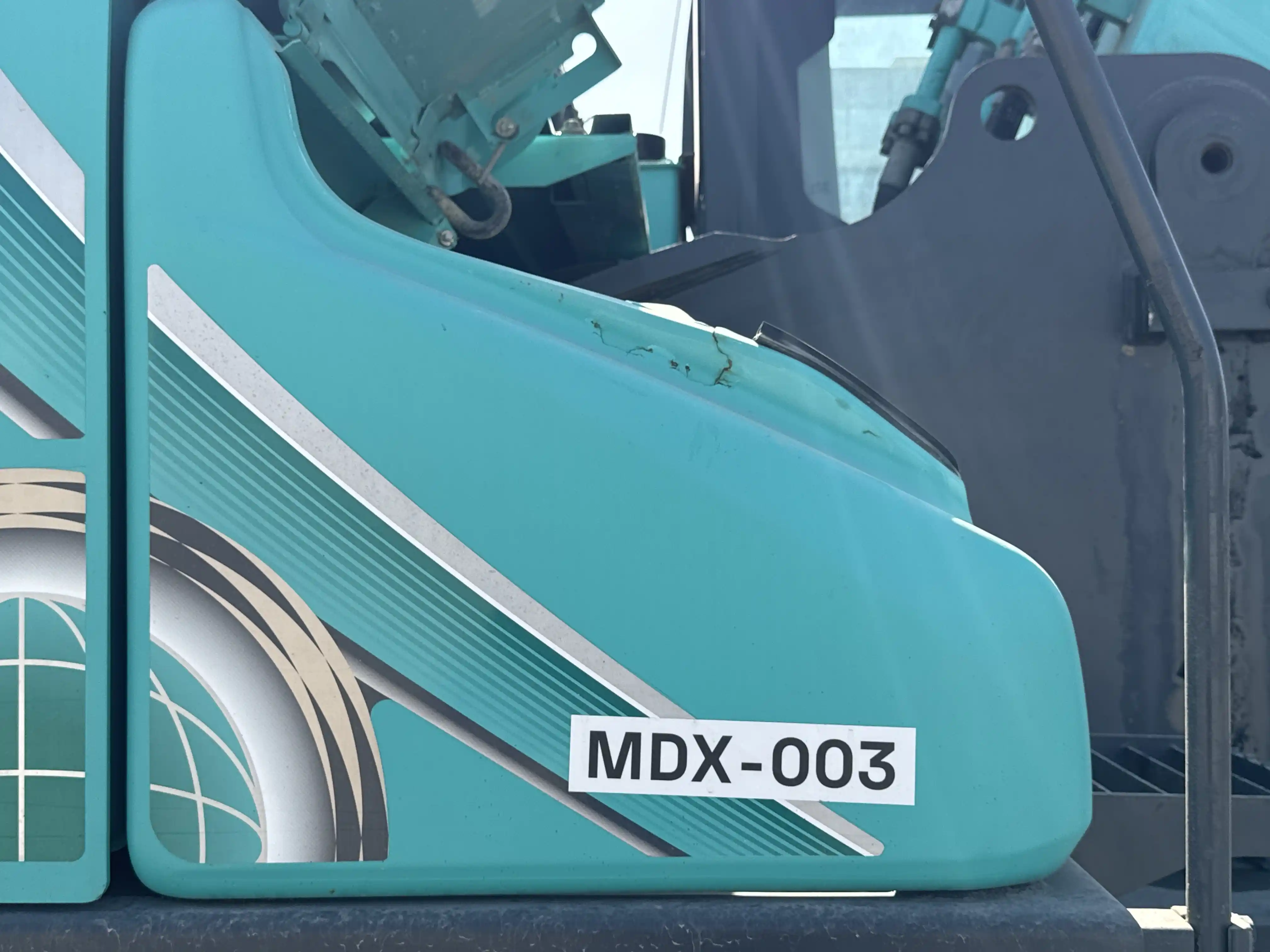 MDX-003-Kobelco-SK350LC-10-medium-excavator-inspection-structure-sheet-metal-fiberglass-5