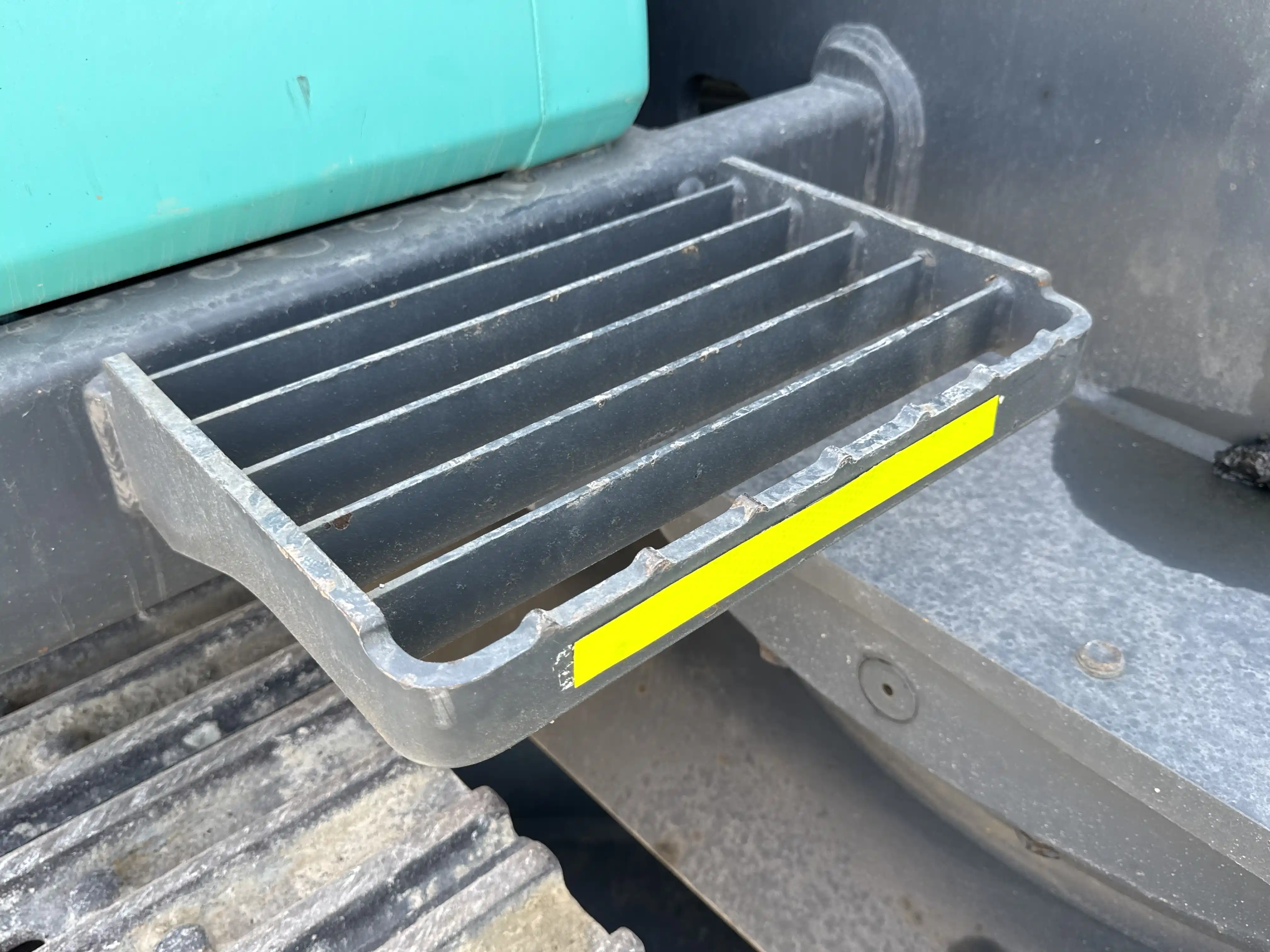 MDX-003-Kobelco-SK350LC-10-medium-excavator-inspection-structure-steps-ladders-1