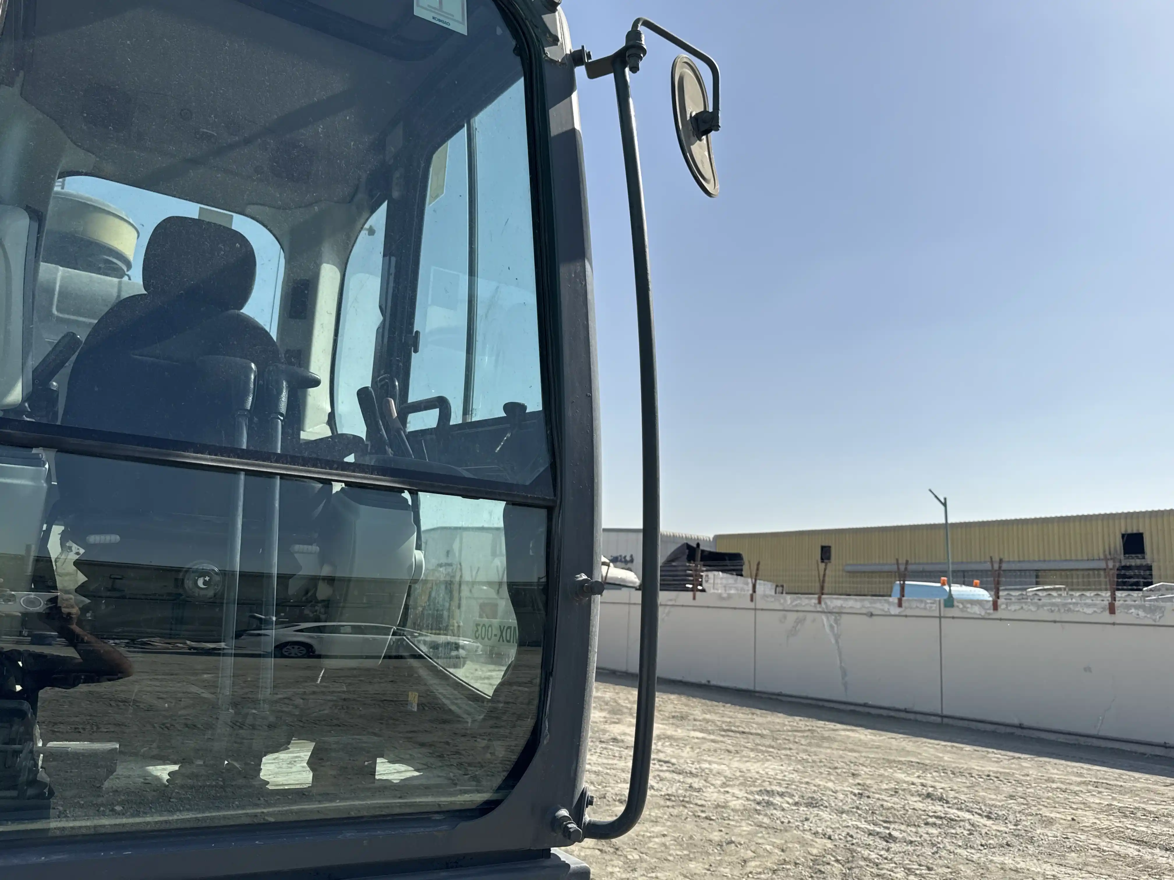 MDX-003-Kobelco-SK350LC-10-medium-excavator-inspection-structure-handrails-2