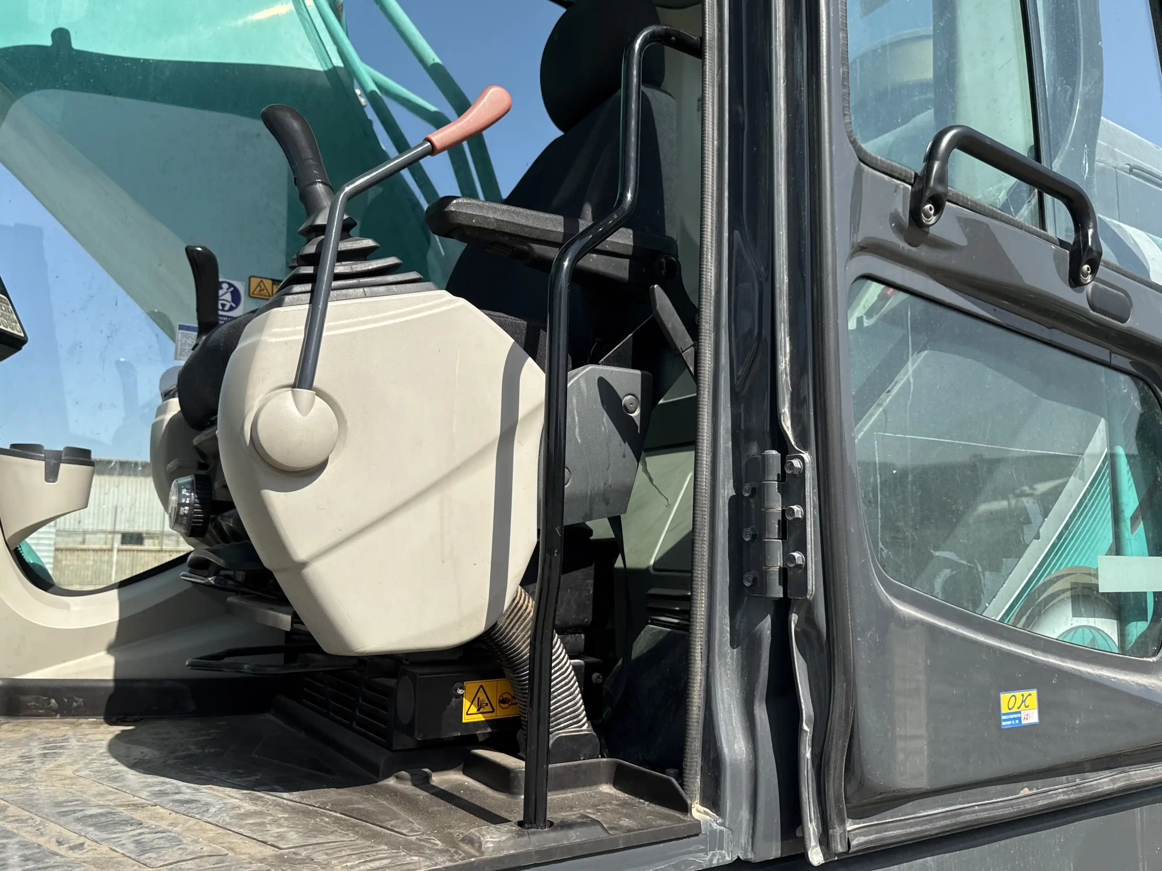 MDX-003-Kobelco-SK350LC-10-medium-excavator-inspection-structure-handrails-3