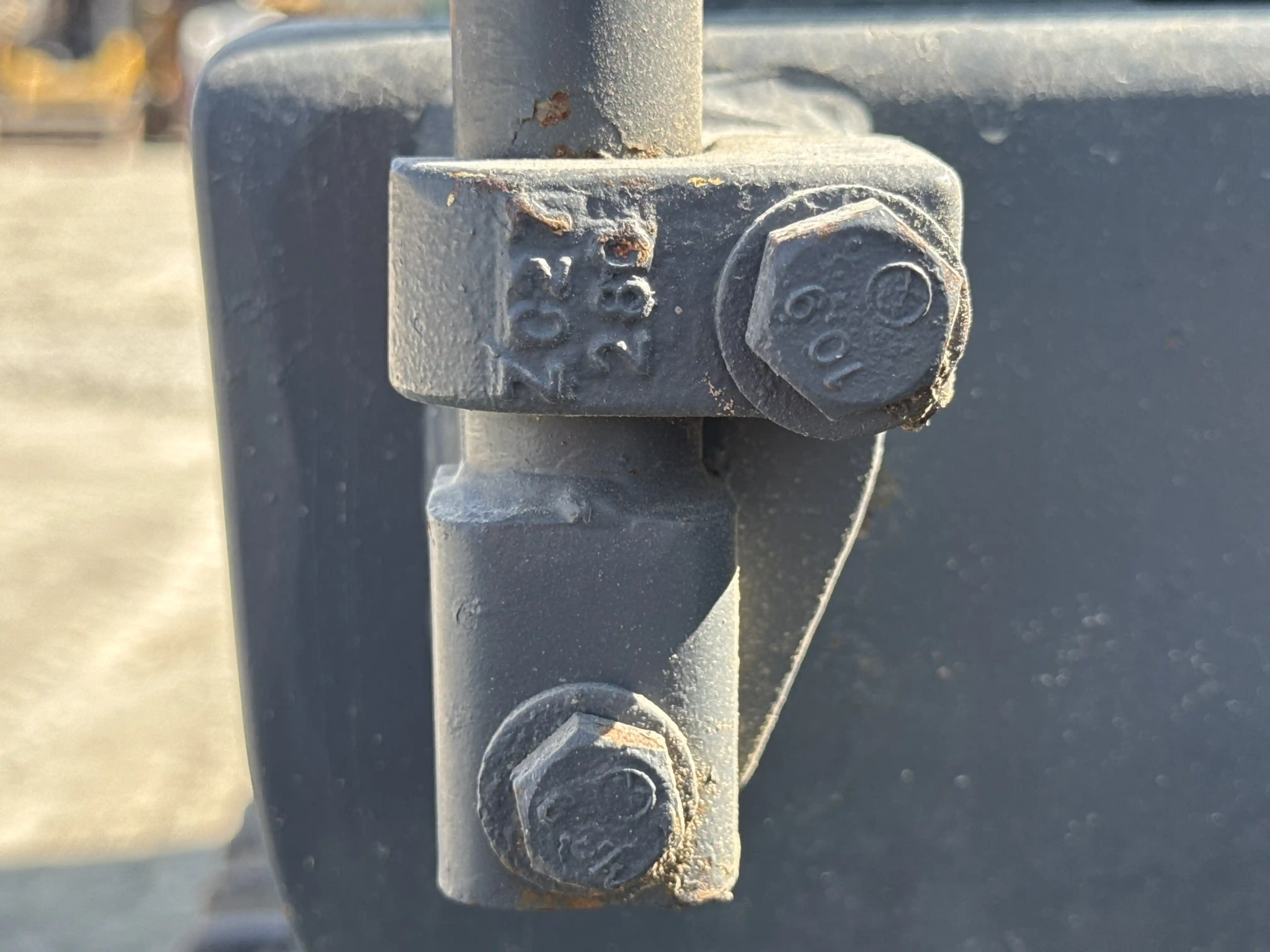 MDX-003-Kobelco-SK350LC-10-medium-excavator-inspection-structure-handrails-4