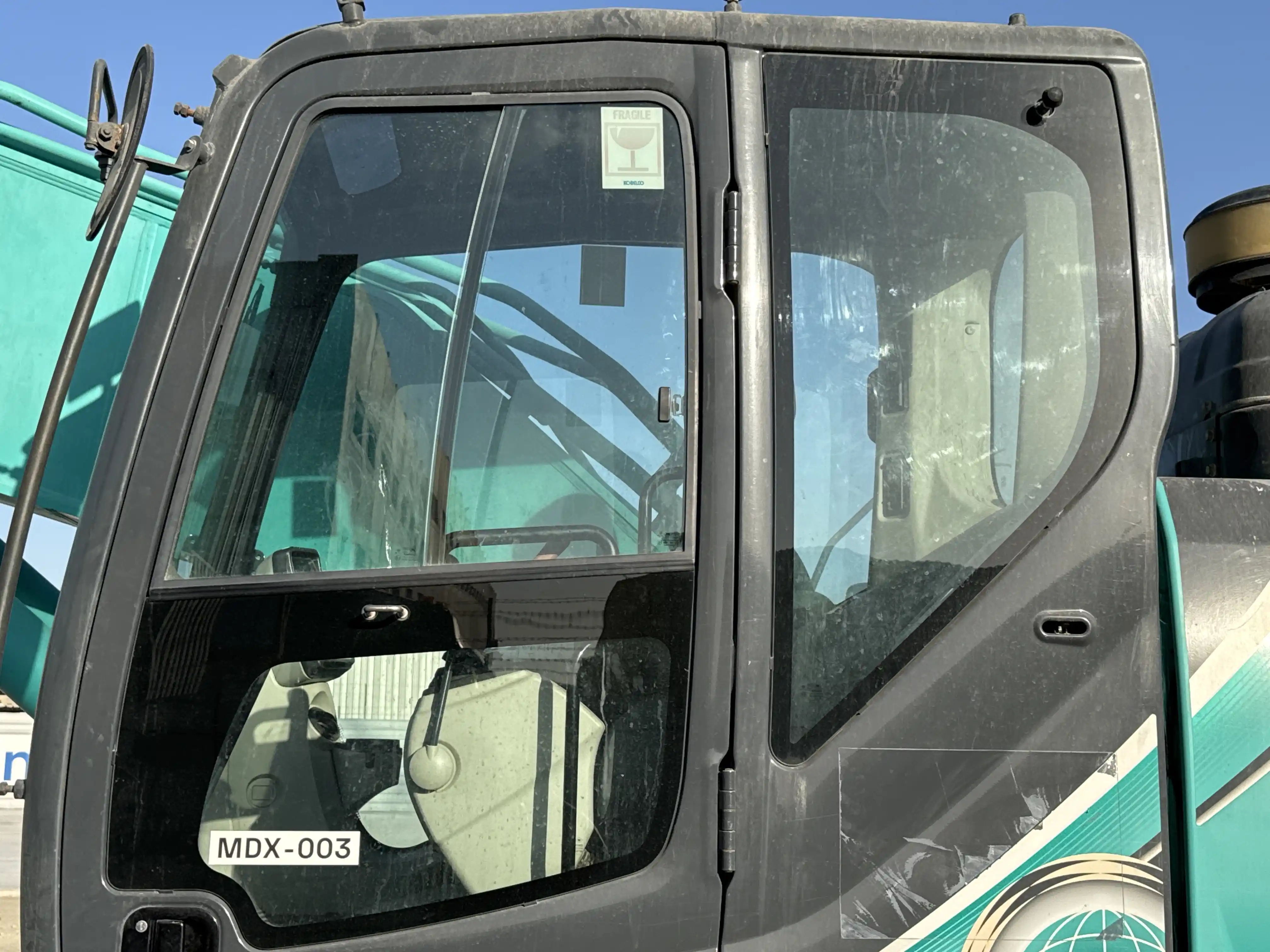 MDX-003-Kobelco-SK350LC-10-medium-excavator-inspection-safety-glass-2