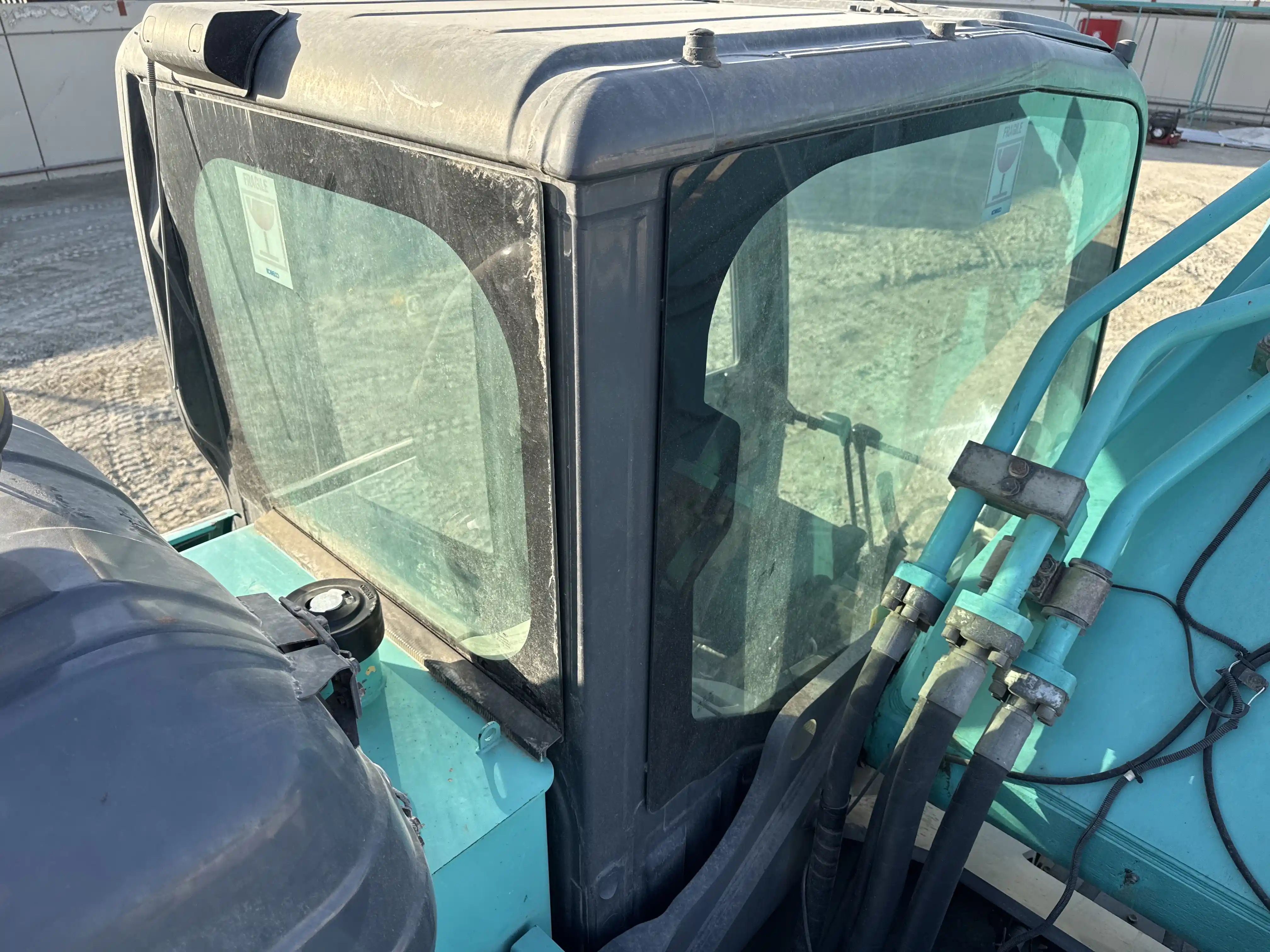 MDX-003-Kobelco-SK350LC-10-medium-excavator-inspection-safety-glass-3