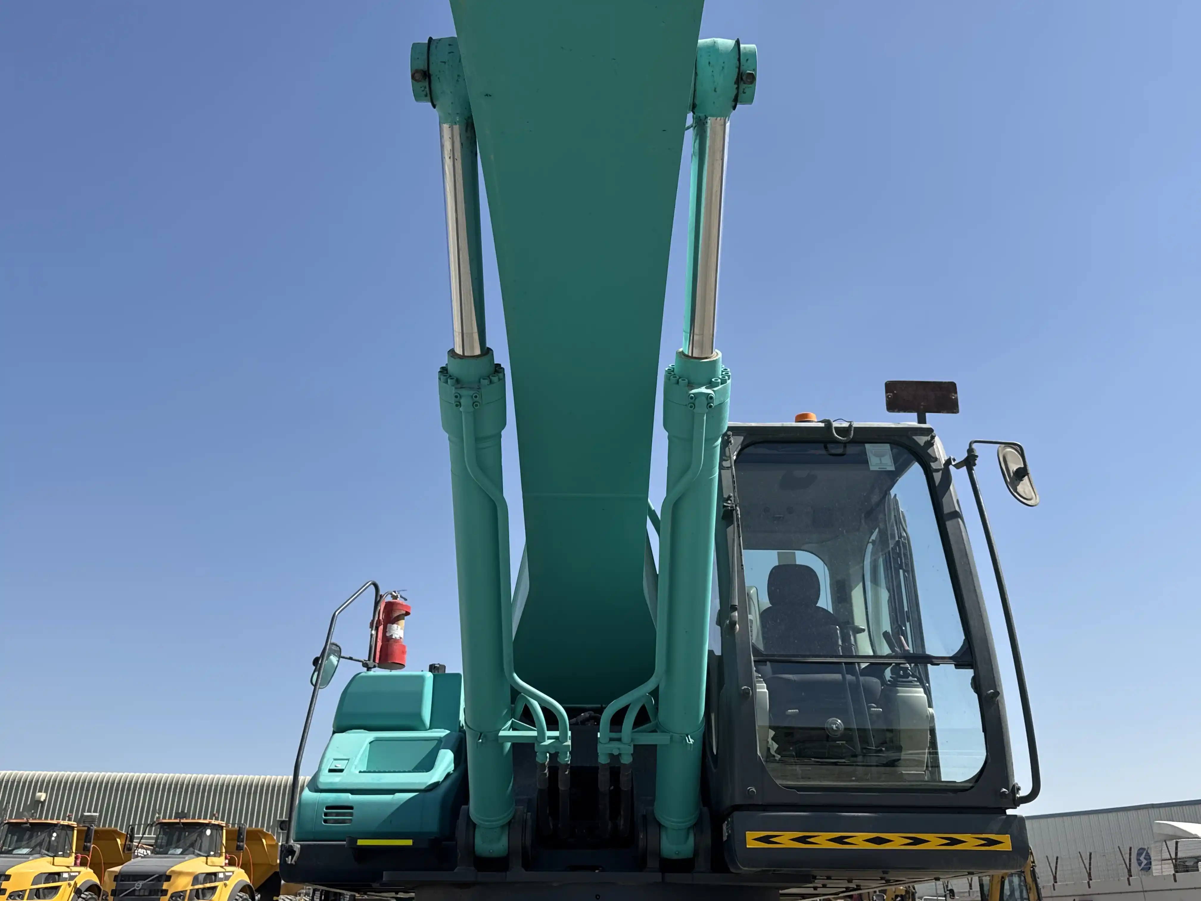 MDX-003-Kobelco-SK350LC-10-medium-excavator-inspection-hydraulics-boom-lift-cylinder-3