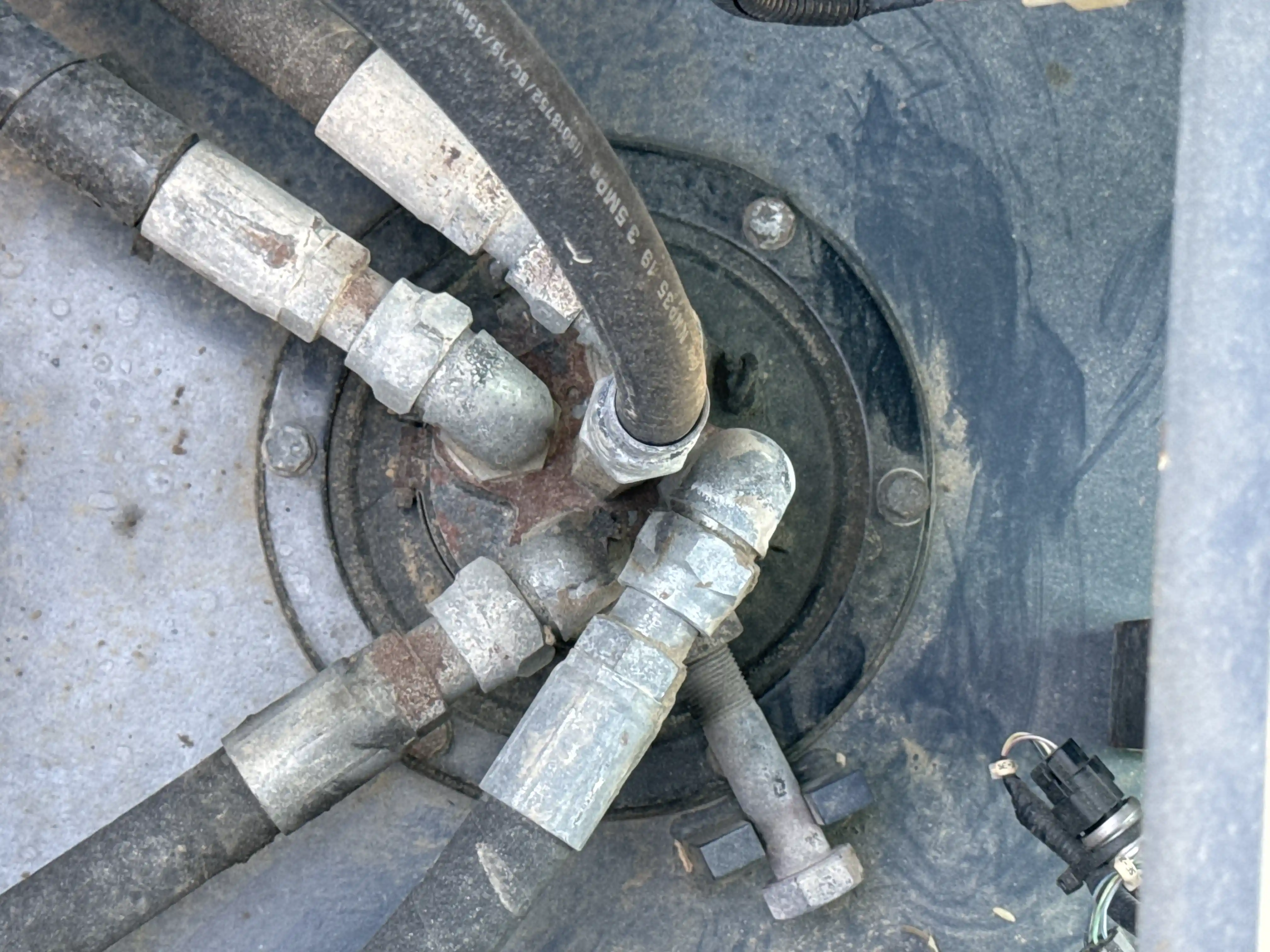 MDX-003-Kobelco-SK350LC-10-medium-excavator-inspection-hydraulics-center-swivel-joint-1