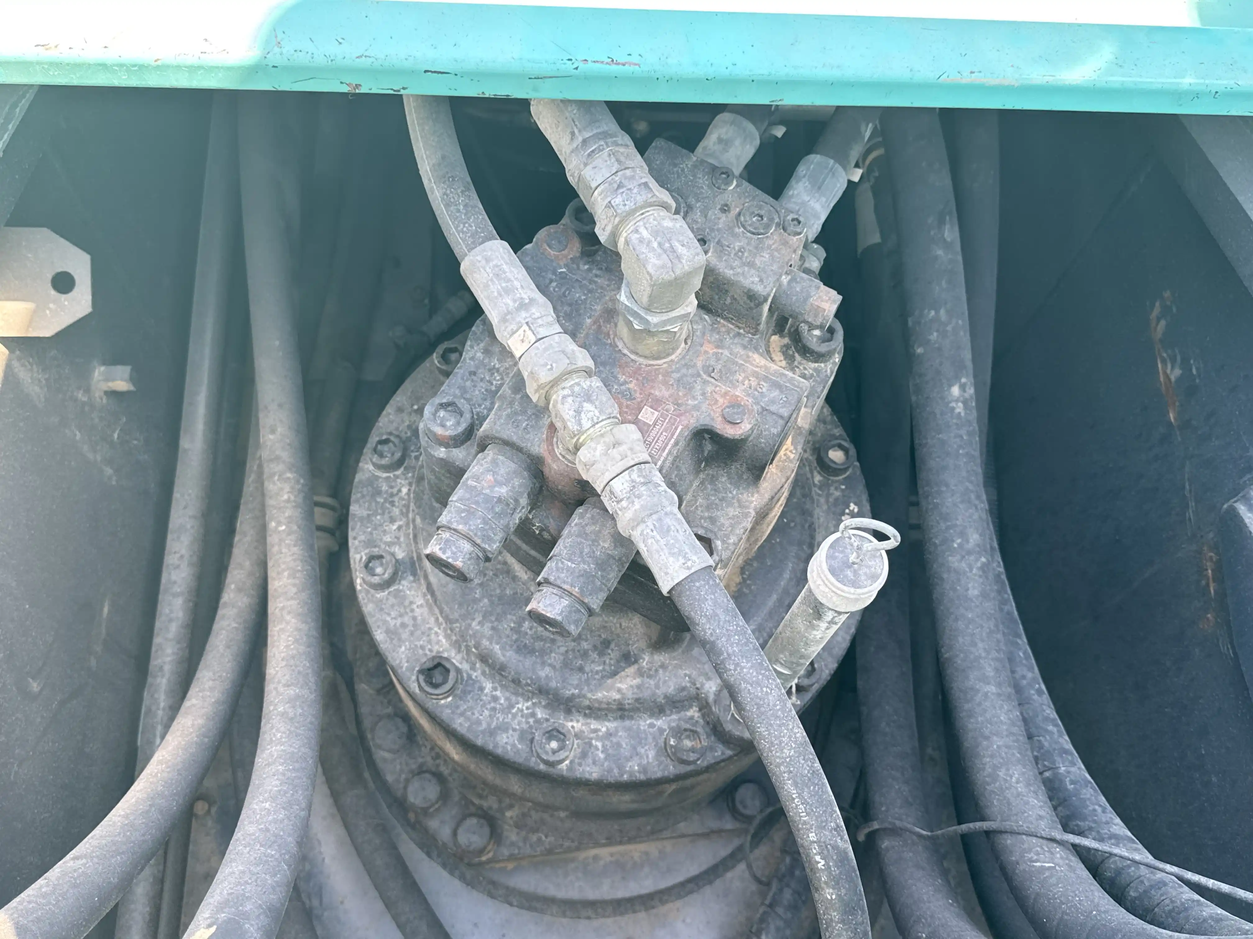 MDX-003-Kobelco-SK350LC-10-medium-excavator-inspection-hydraulics-turntable-slewing-assembly-2