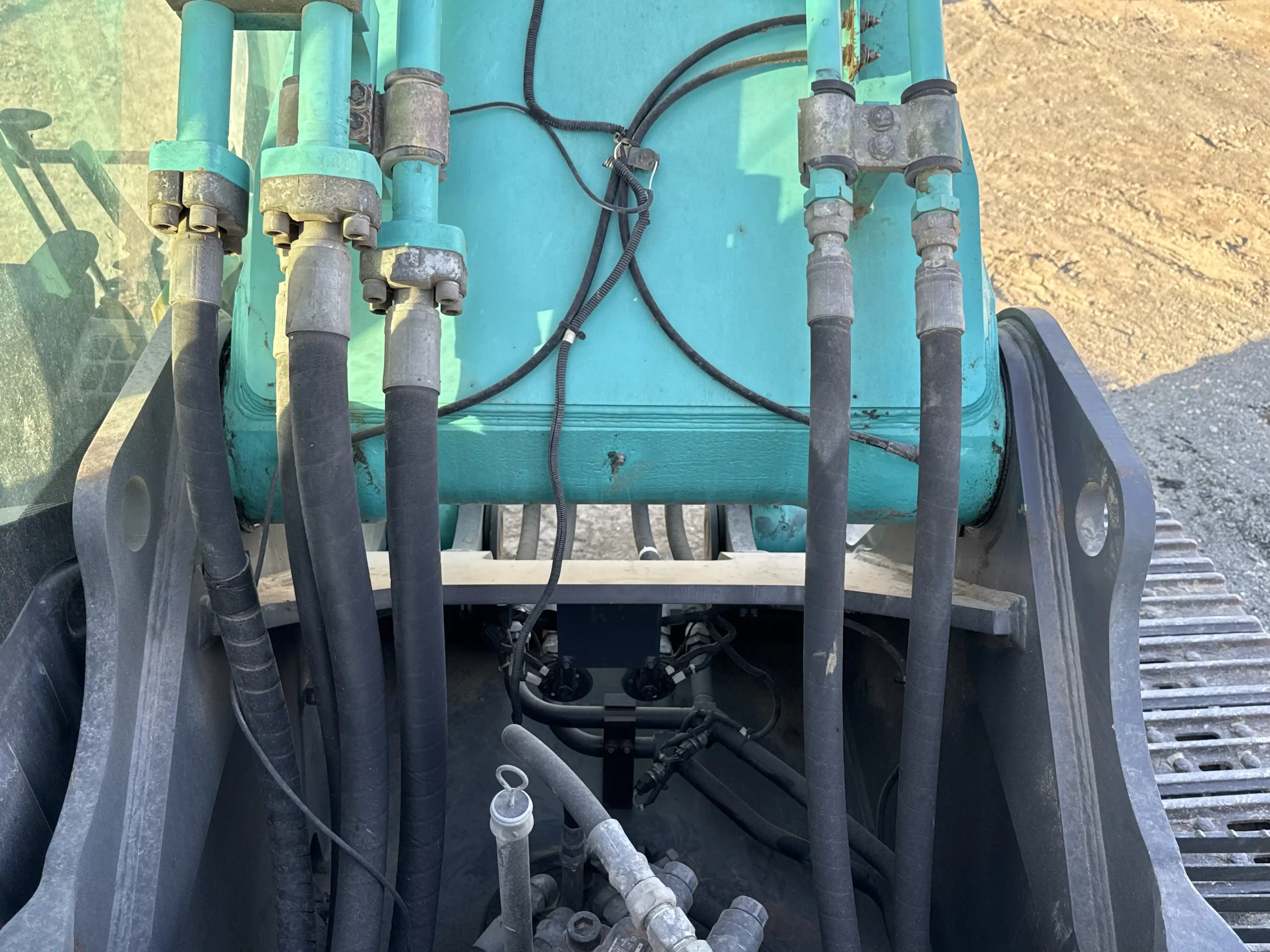 MDX-003-Kobelco-SK350LC-10-medium-excavator-inspection-hydraulics-hydraulic-hoses-and-lines-1