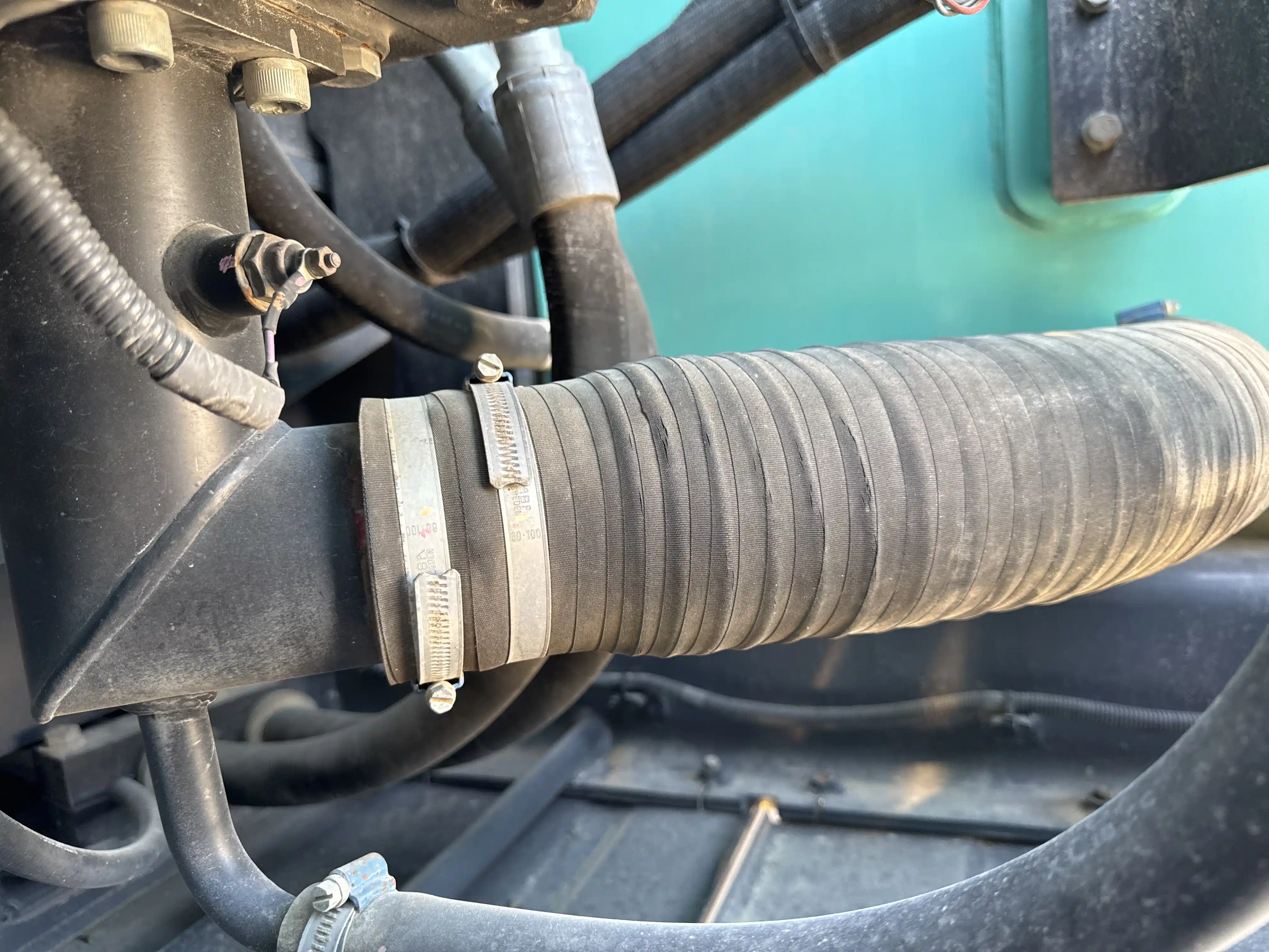 MDX-003-Kobelco-SK350LC-10-medium-excavator-inspection-hydraulics-hydraulic-hoses-and-lines-4