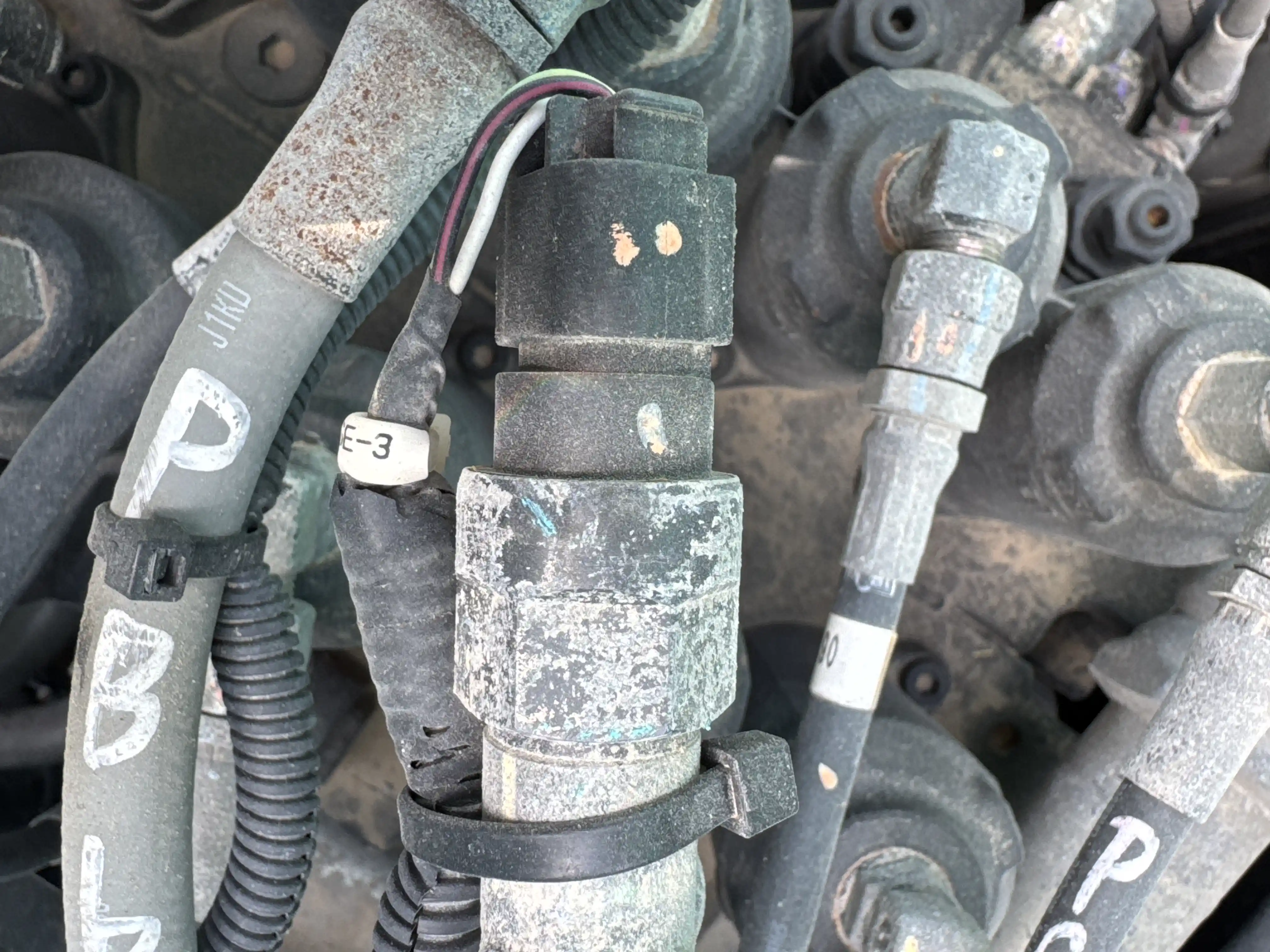 MDX-003-Kobelco-SK350LC-10-medium-excavator-inspection-hydraulics-wiring-harness-4