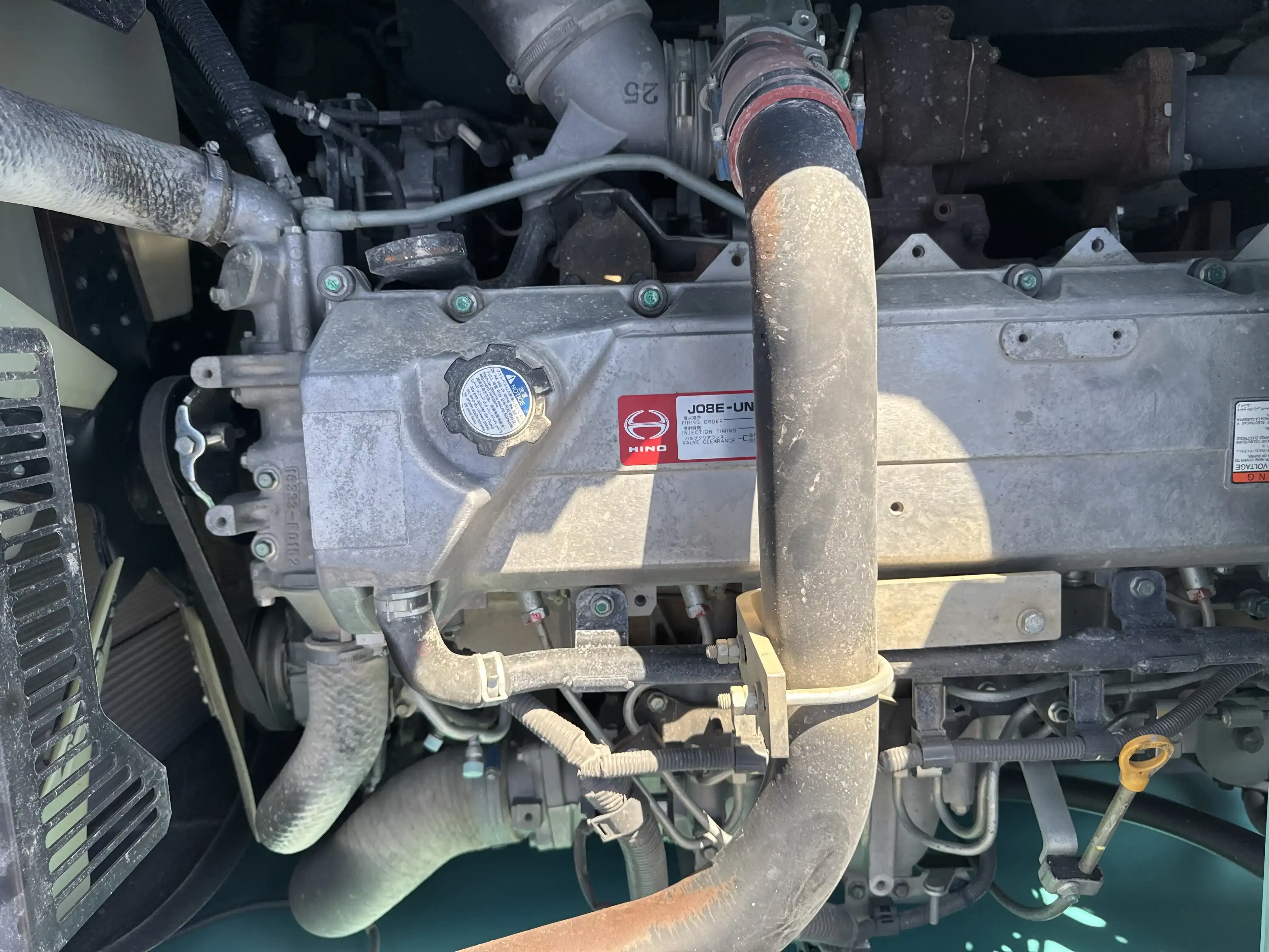 MDX-003-Kobelco-SK350LC-10-medium-excavator-inspection-engine-engine-oil-leaks-1