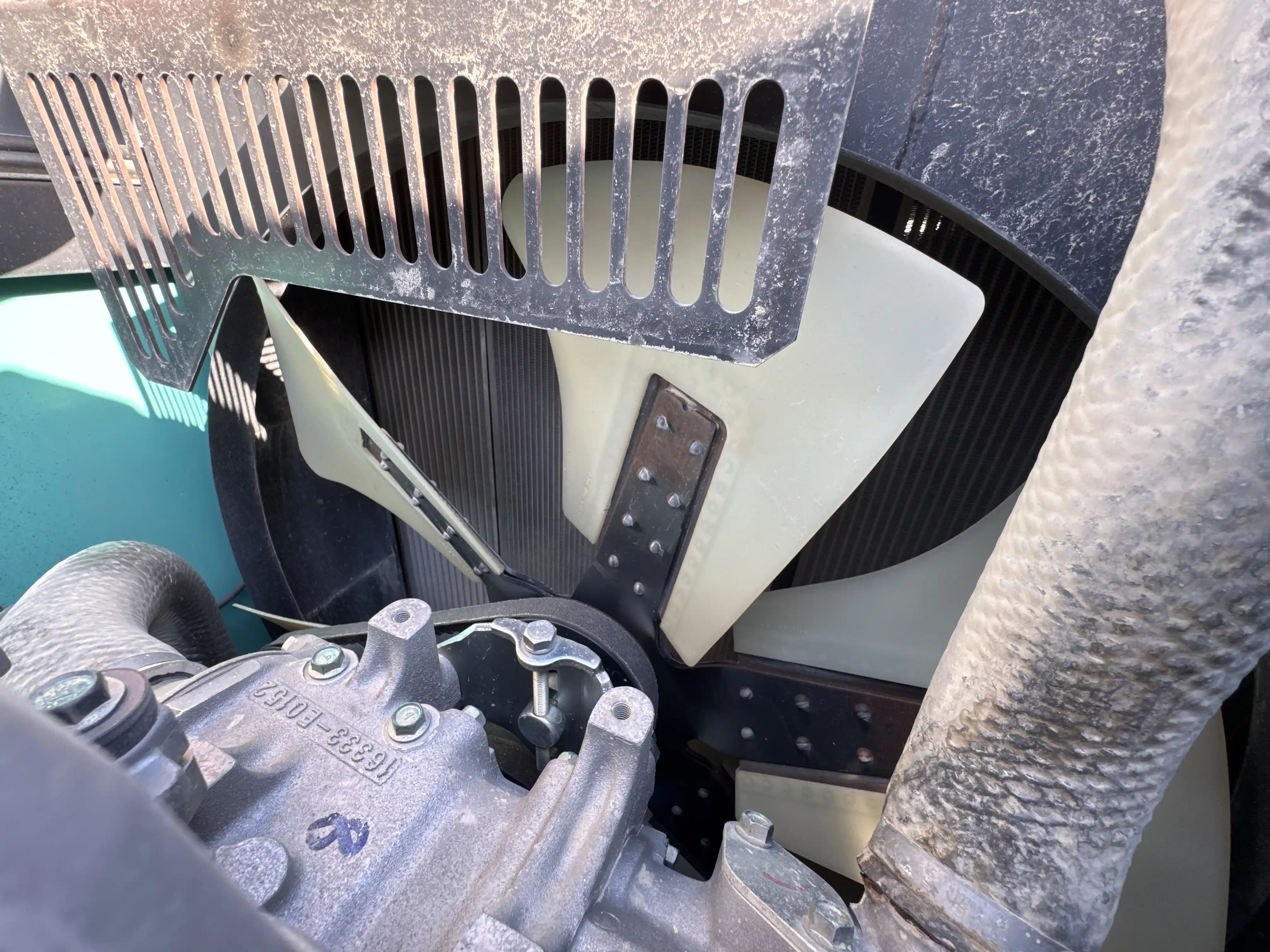 MDX-003-Kobelco-SK350LC-10-medium-excavator-inspection-engine-cooling-fan-and-fan-guard-1