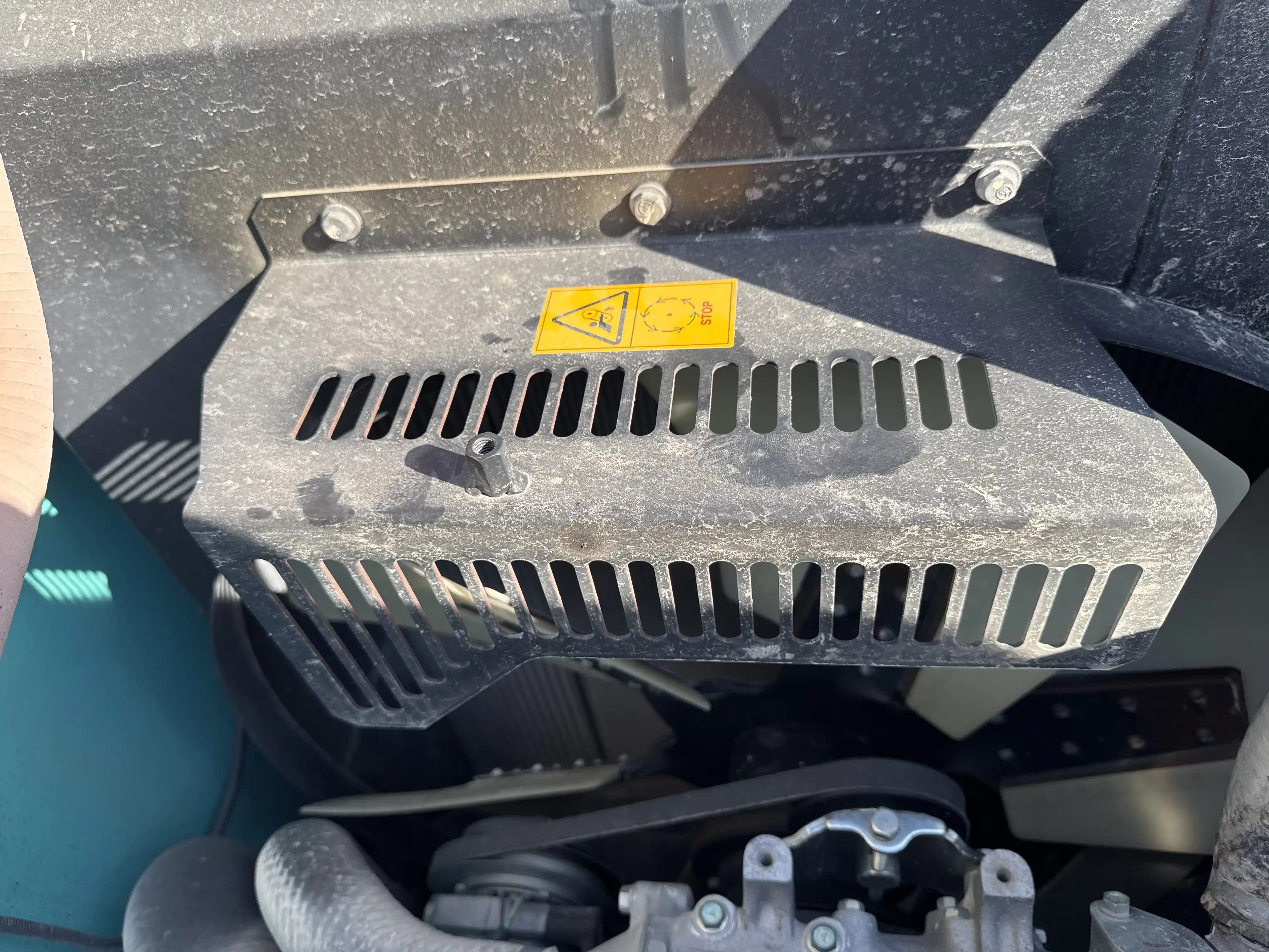 MDX-003-Kobelco-SK350LC-10-medium-excavator-inspection-engine-cooling-fan-and-fan-guard-2
