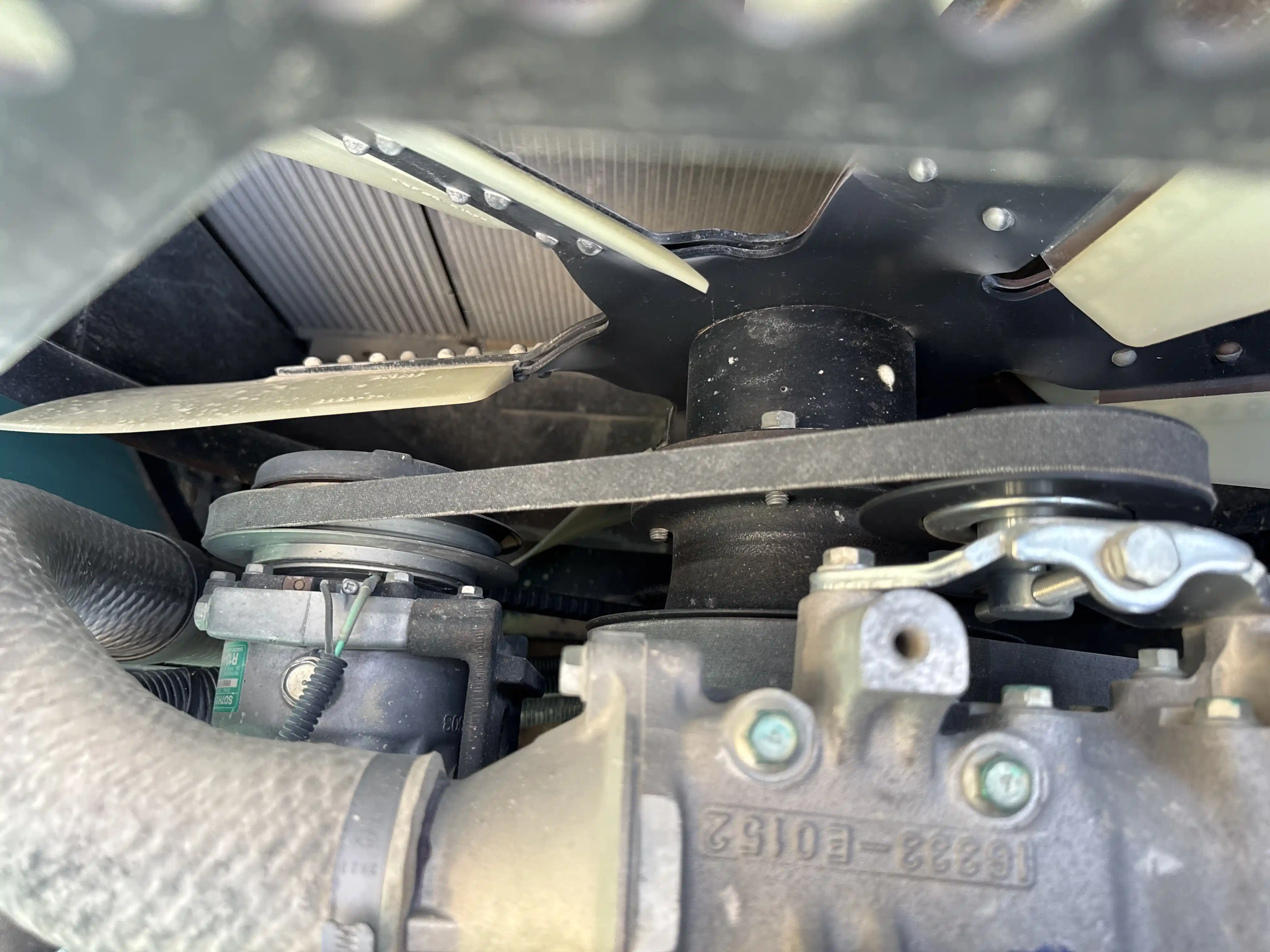 MDX-003-Kobelco-SK350LC-10-medium-excavator-inspection-engine-belts-2