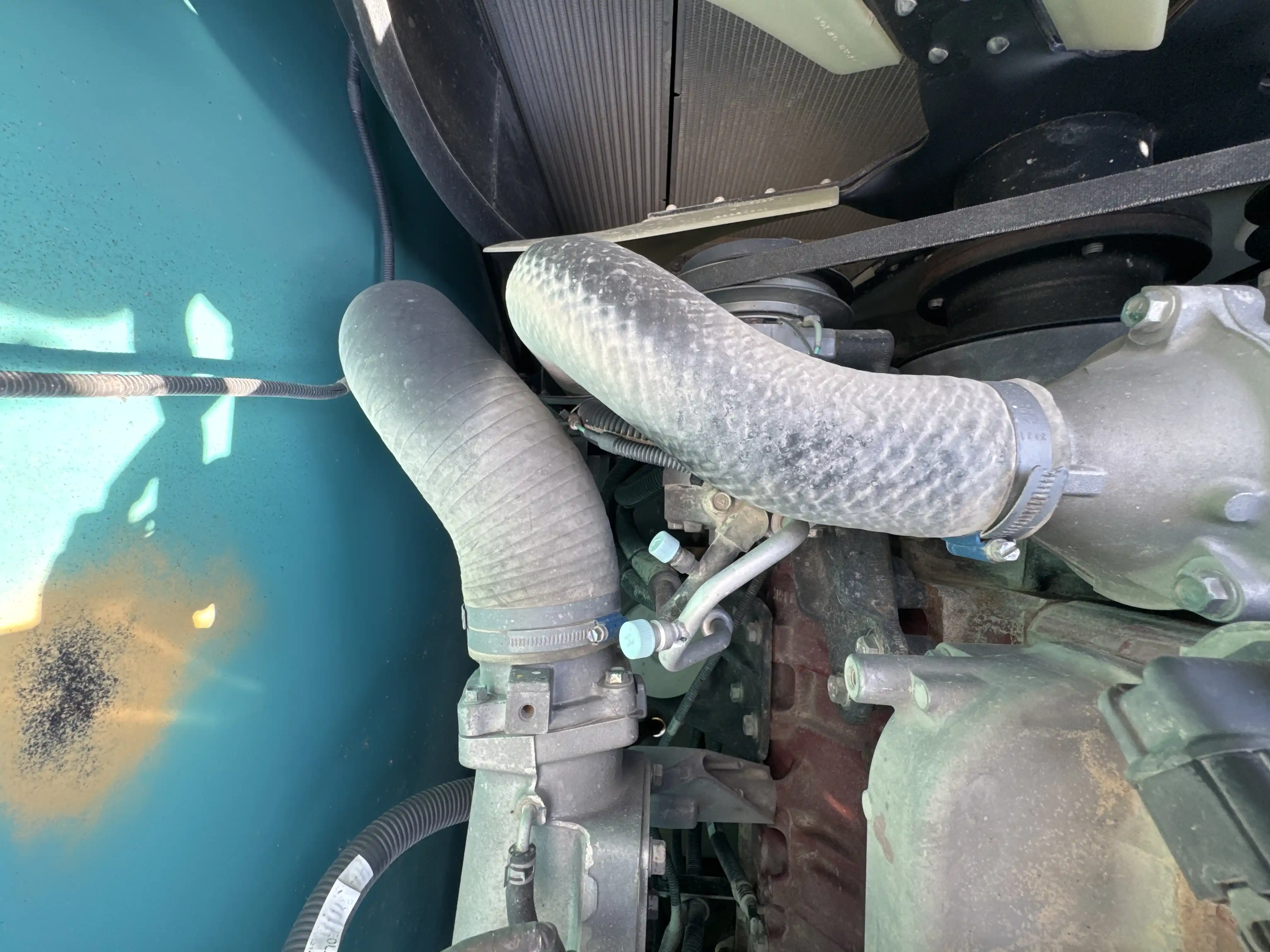 MDX-003-Kobelco-SK350LC-10-medium-excavator-inspection-engine-hoses-1