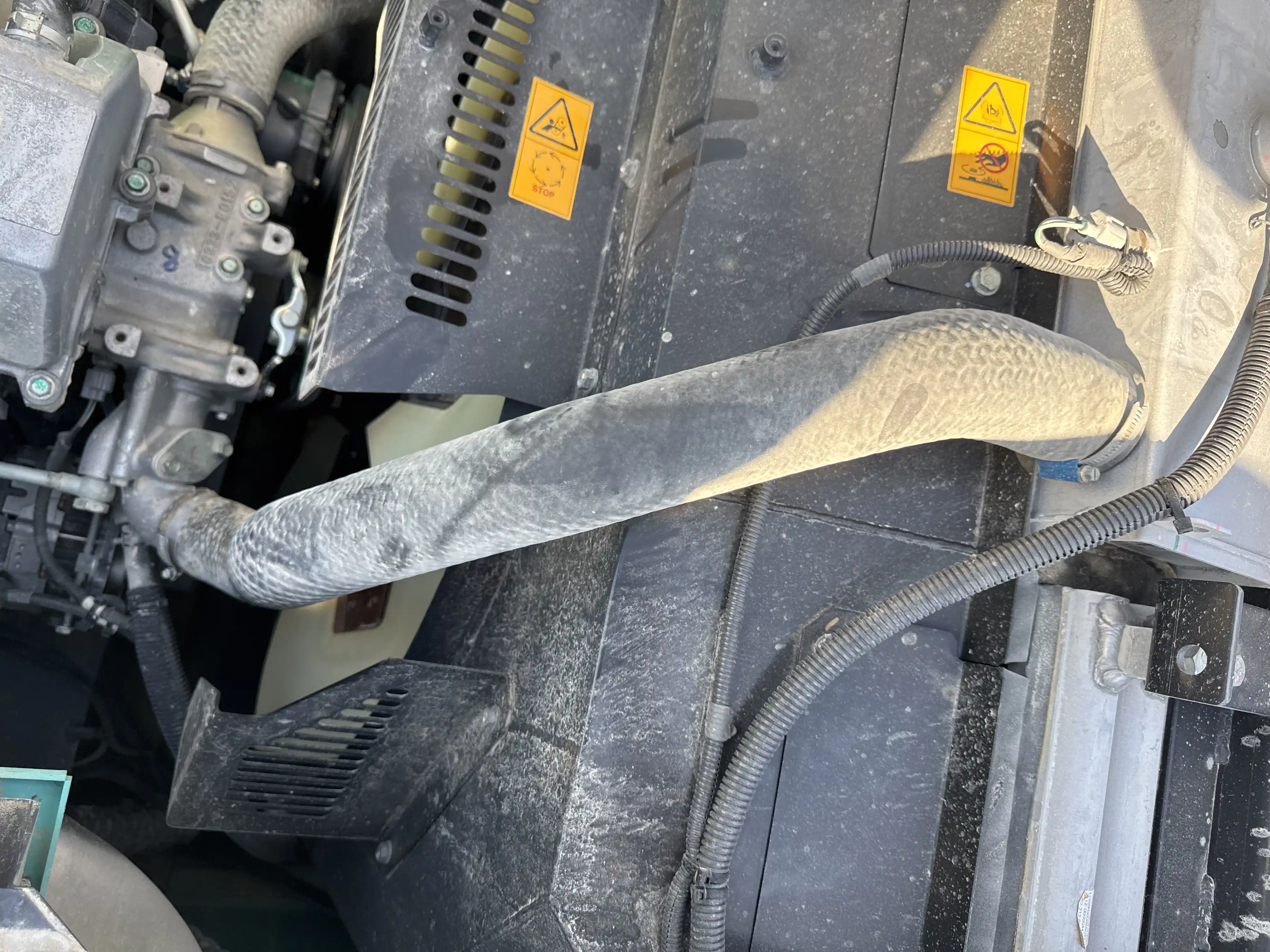 MDX-003-Kobelco-SK350LC-10-medium-excavator-inspection-engine-hoses-2