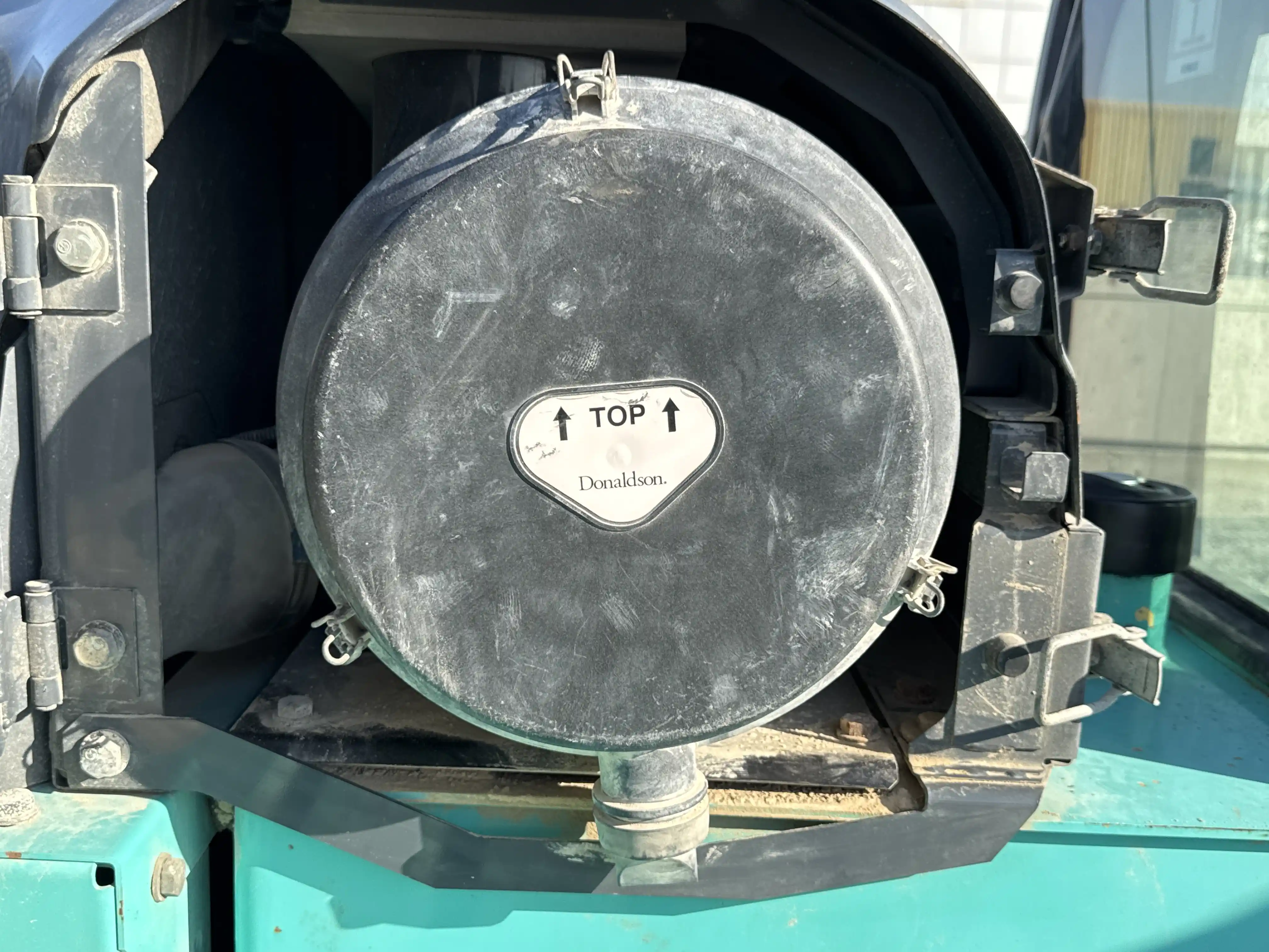 MDX-003-Kobelco-SK350LC-10-medium-excavator-inspection-engine-air-intake-system-3
