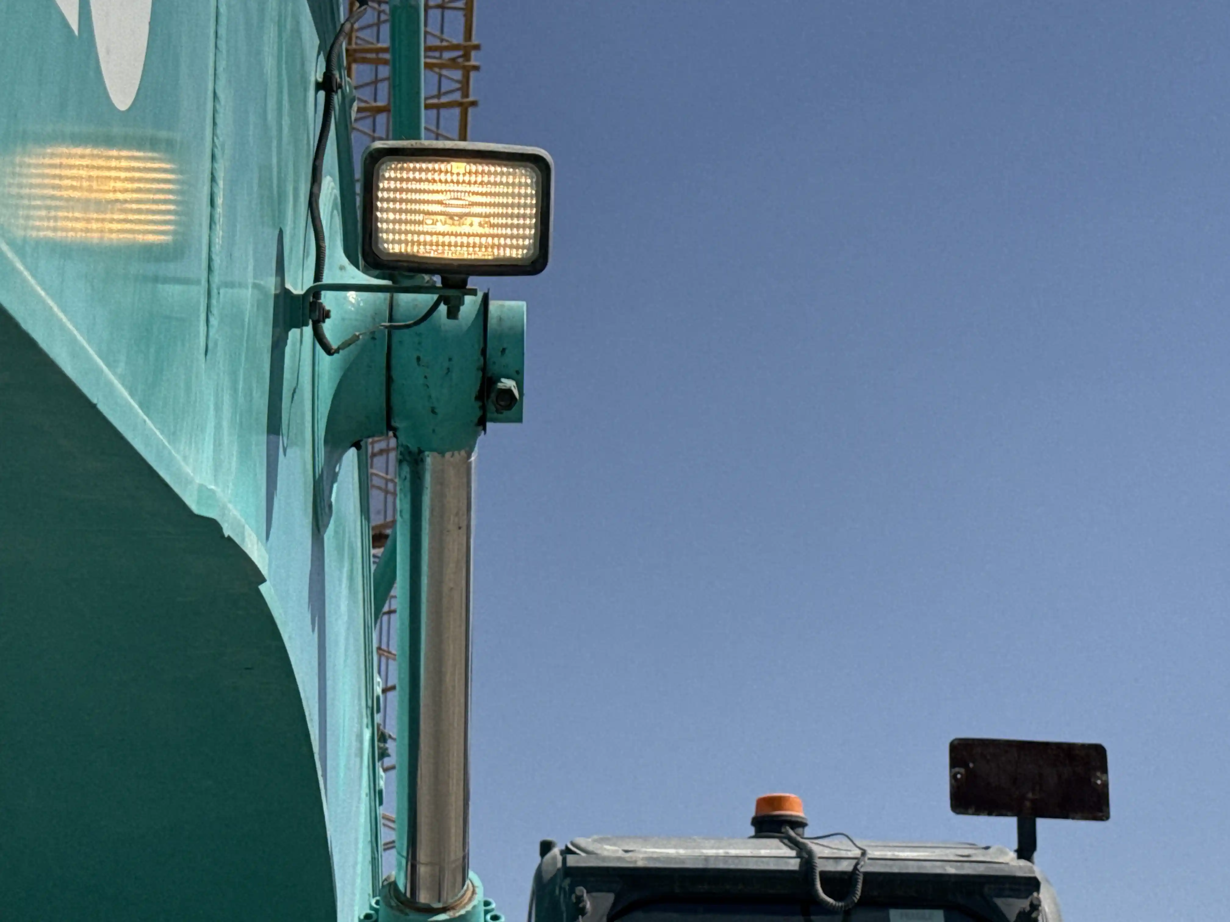 MDX-003-Kobelco-SK350LC-10-medium-excavator-inspection-electronics-lights-and-signals-2