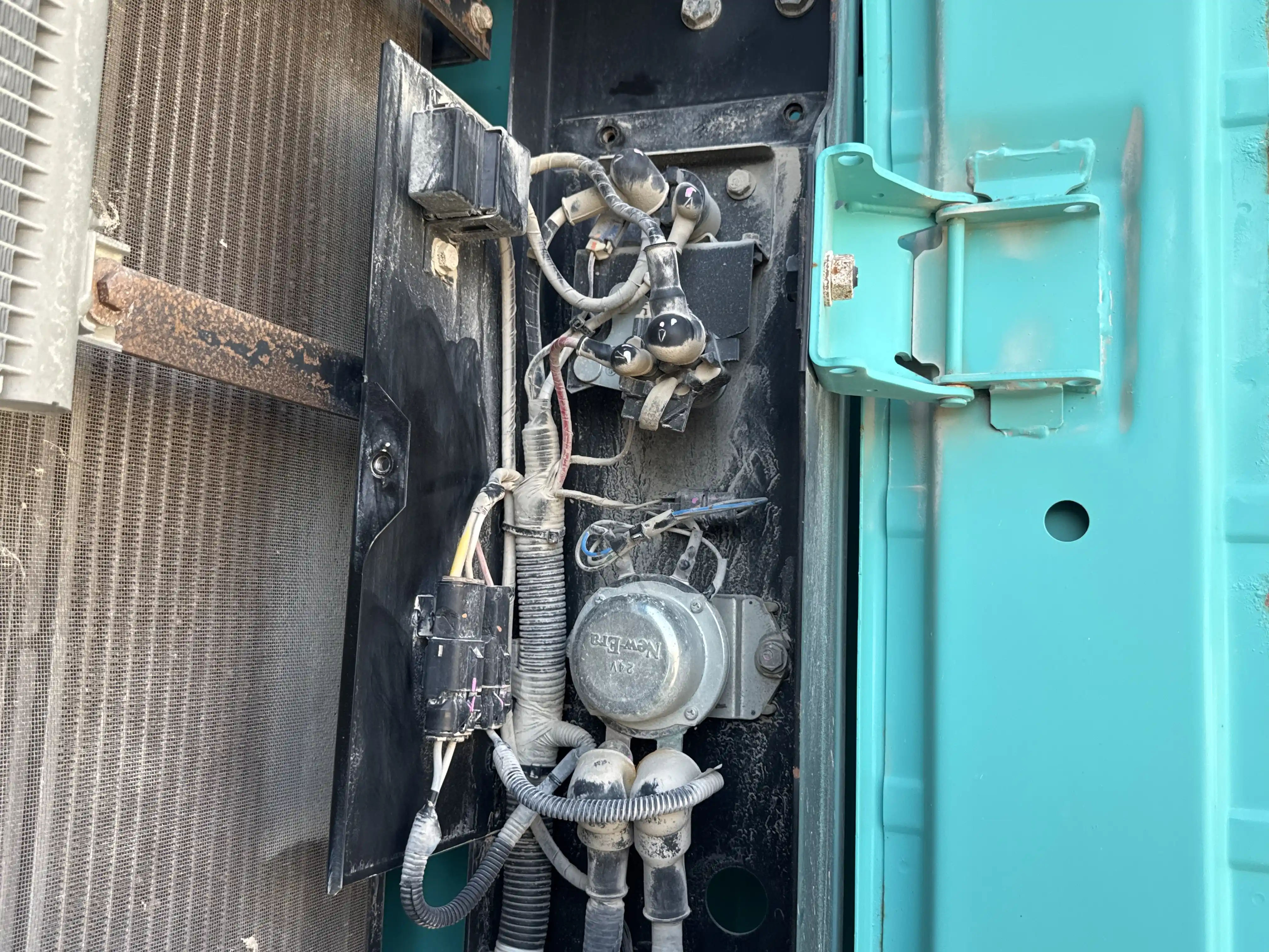 MDX-003-Kobelco-SK350LC-10-medium-excavator-inspection-electronics-main-harness-4