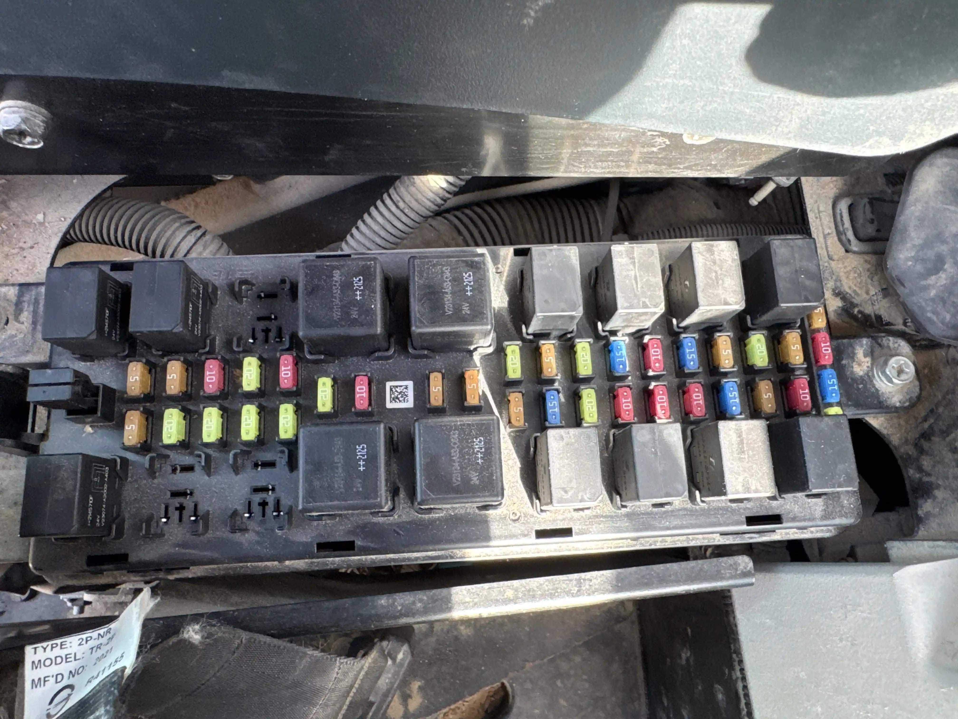 MDX-003-Kobelco-SK350LC-10-medium-excavator-inspection-electronics-fuse-box-2