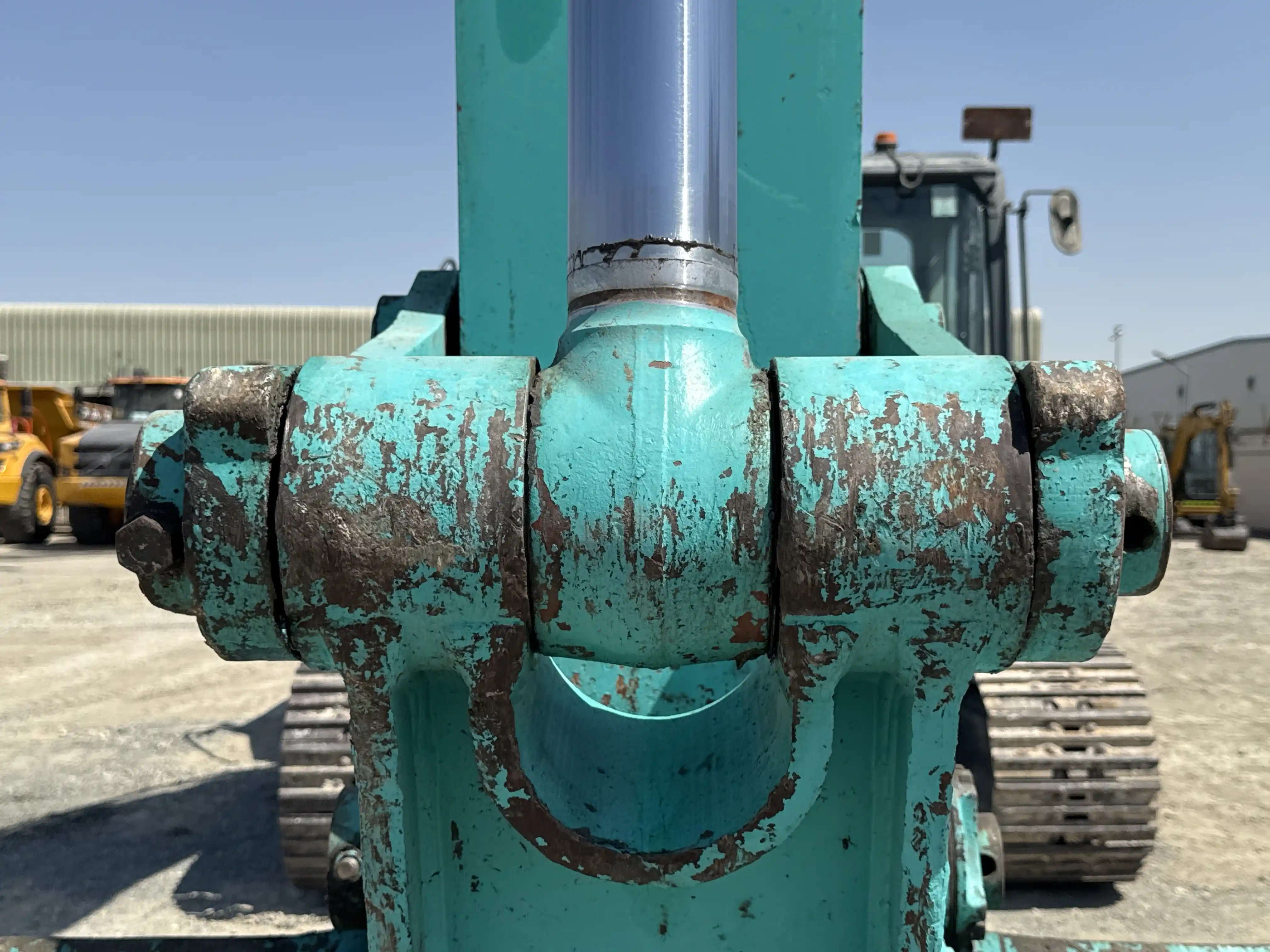 MDX-003-Kobelco-SK350LC-10-medium-excavator-inspection-chassis-dog-bone-arms-3