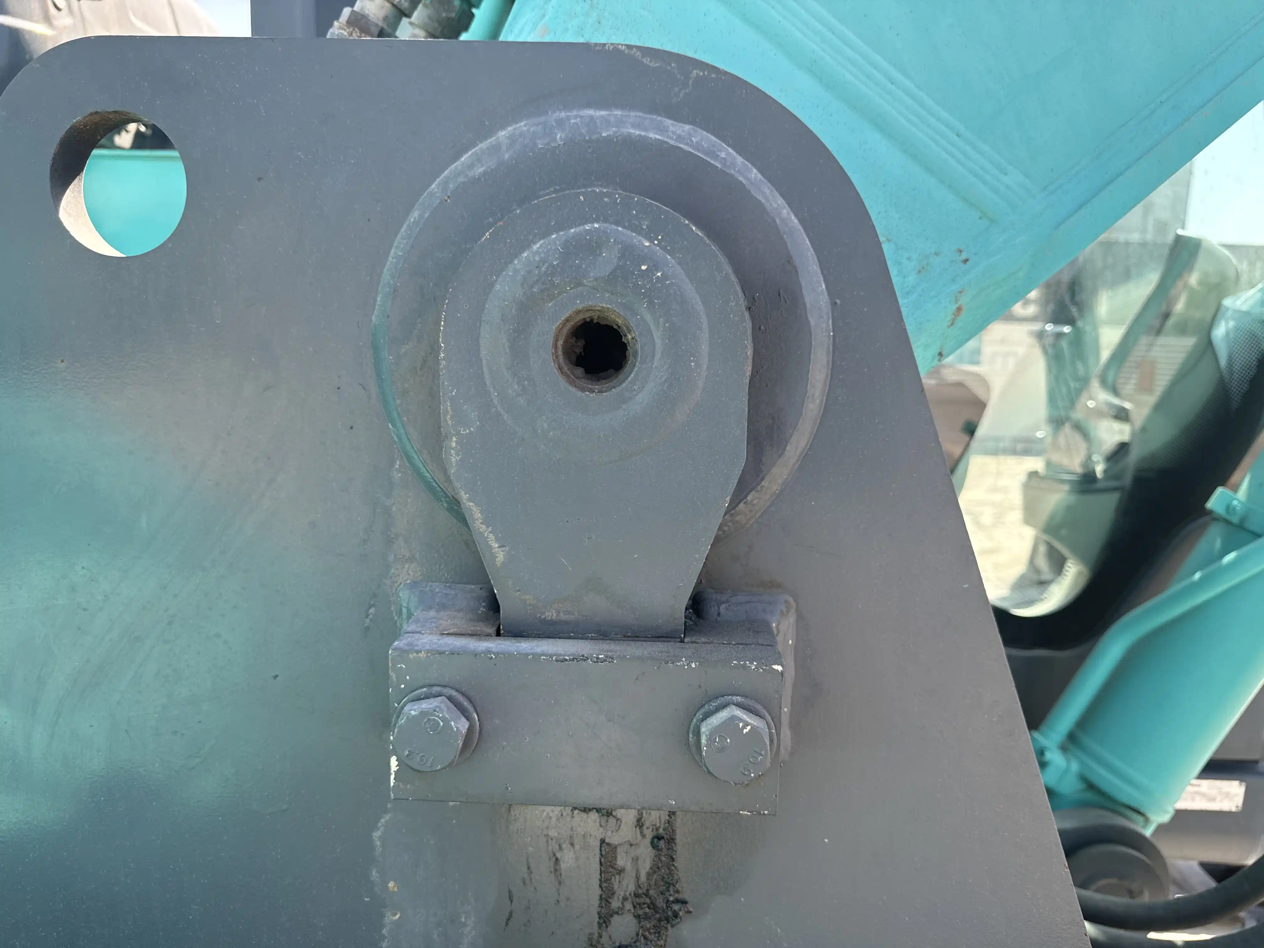 MDX-003-Kobelco-SK350LC-10-medium-excavator-inspection-chassis-boom-base-pin-and-bushings-1