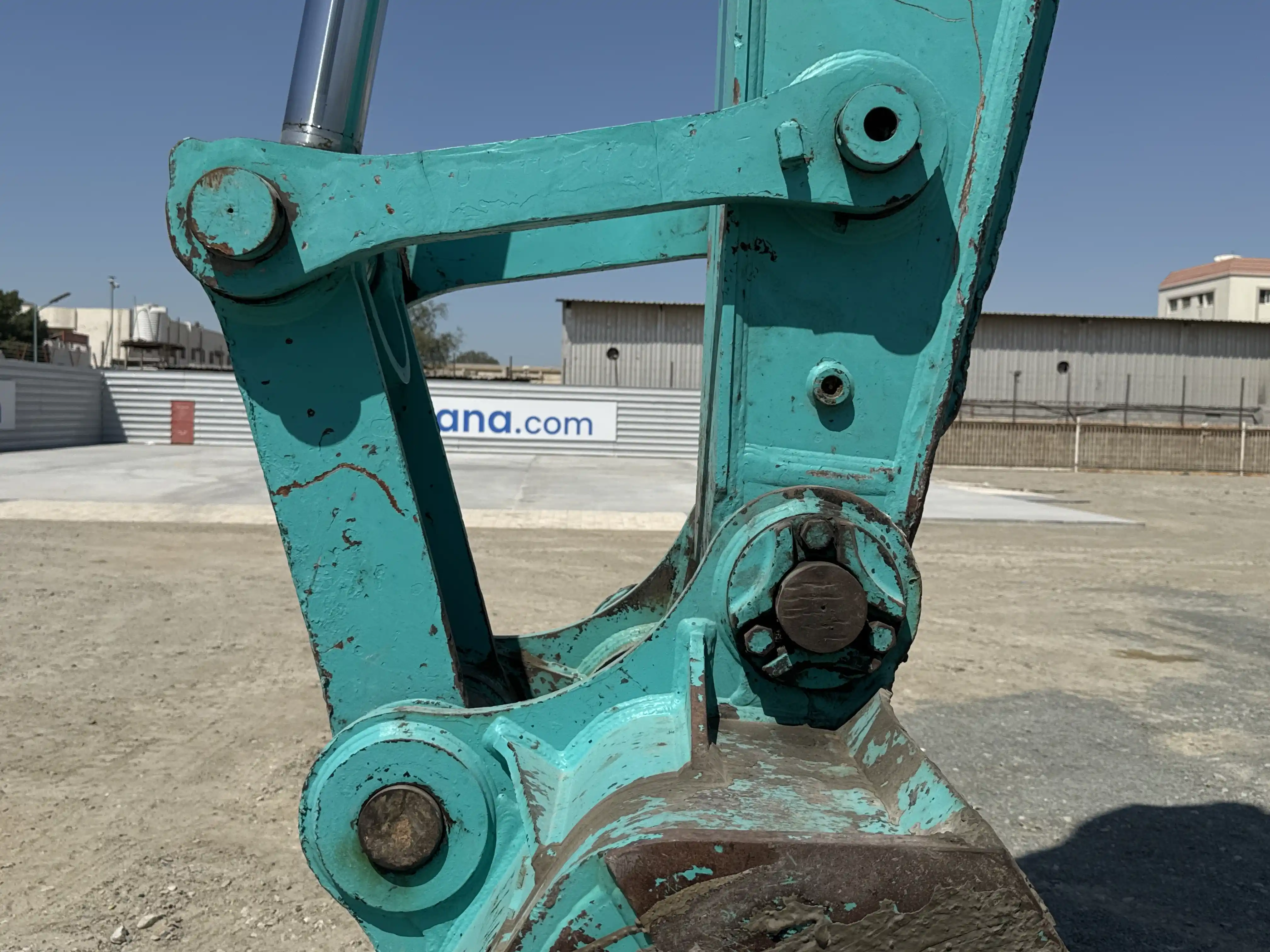 MDX-003-Kobelco-SK350LC-10-medium-excavator-inspection-chassis-pin-and-bushings-stick-to-bucket-2