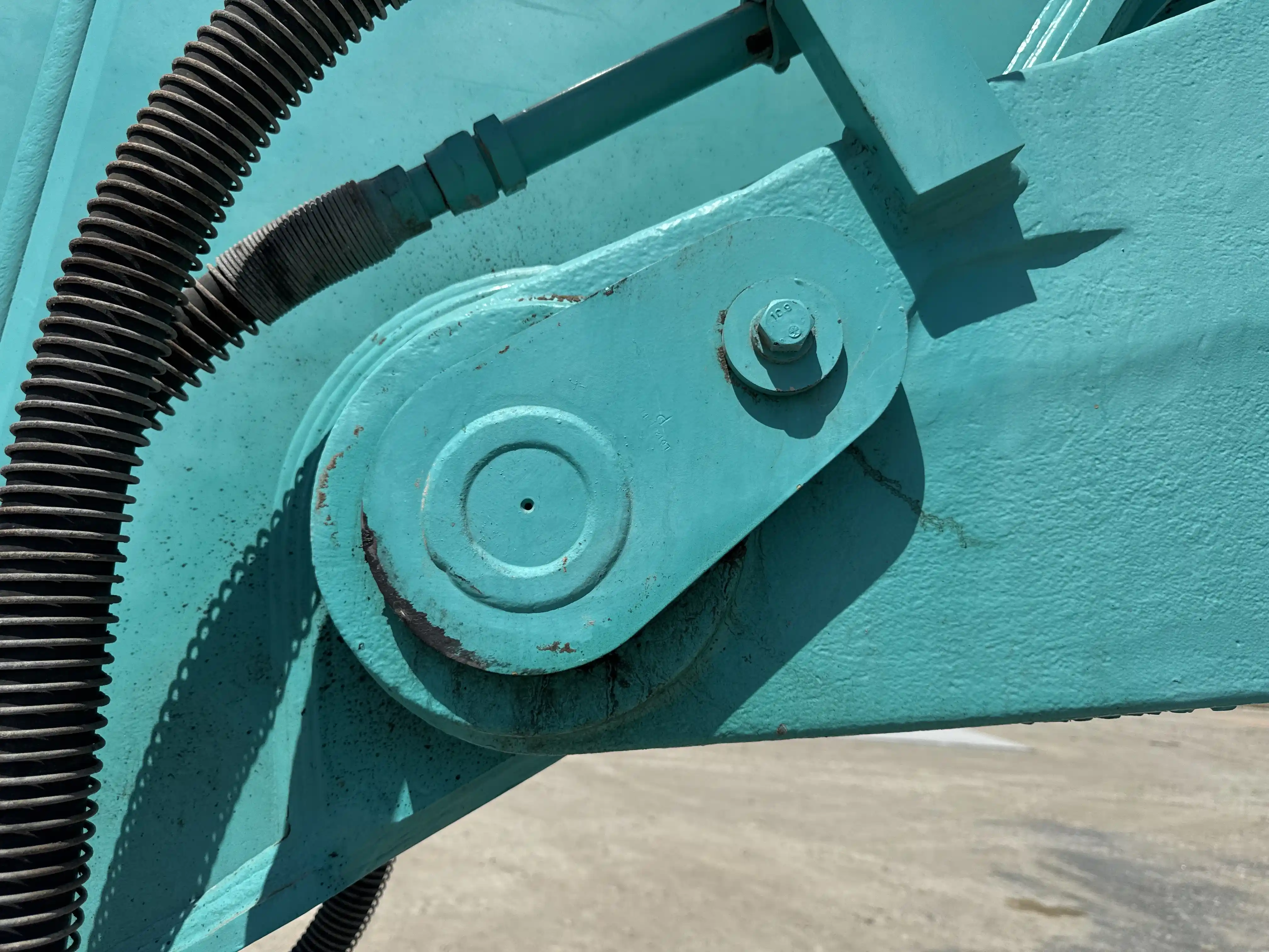 MDX-003-Kobelco-SK350LC-10-medium-excavator-inspection-chassis-pin-and-bushings-boom-to-stick-2