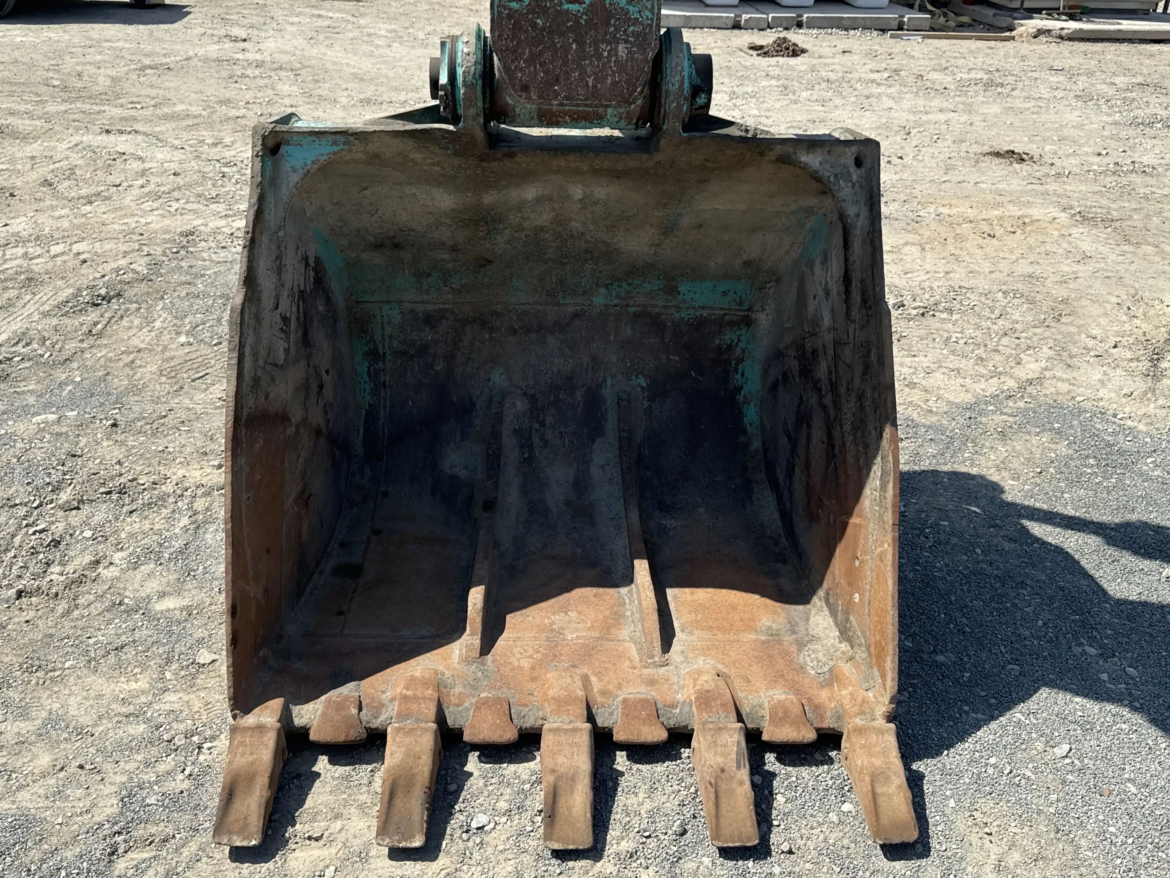 MDX-003-Kobelco-SK350LC-10-medium-excavator-inspection-attachment-excavator-bucket-3